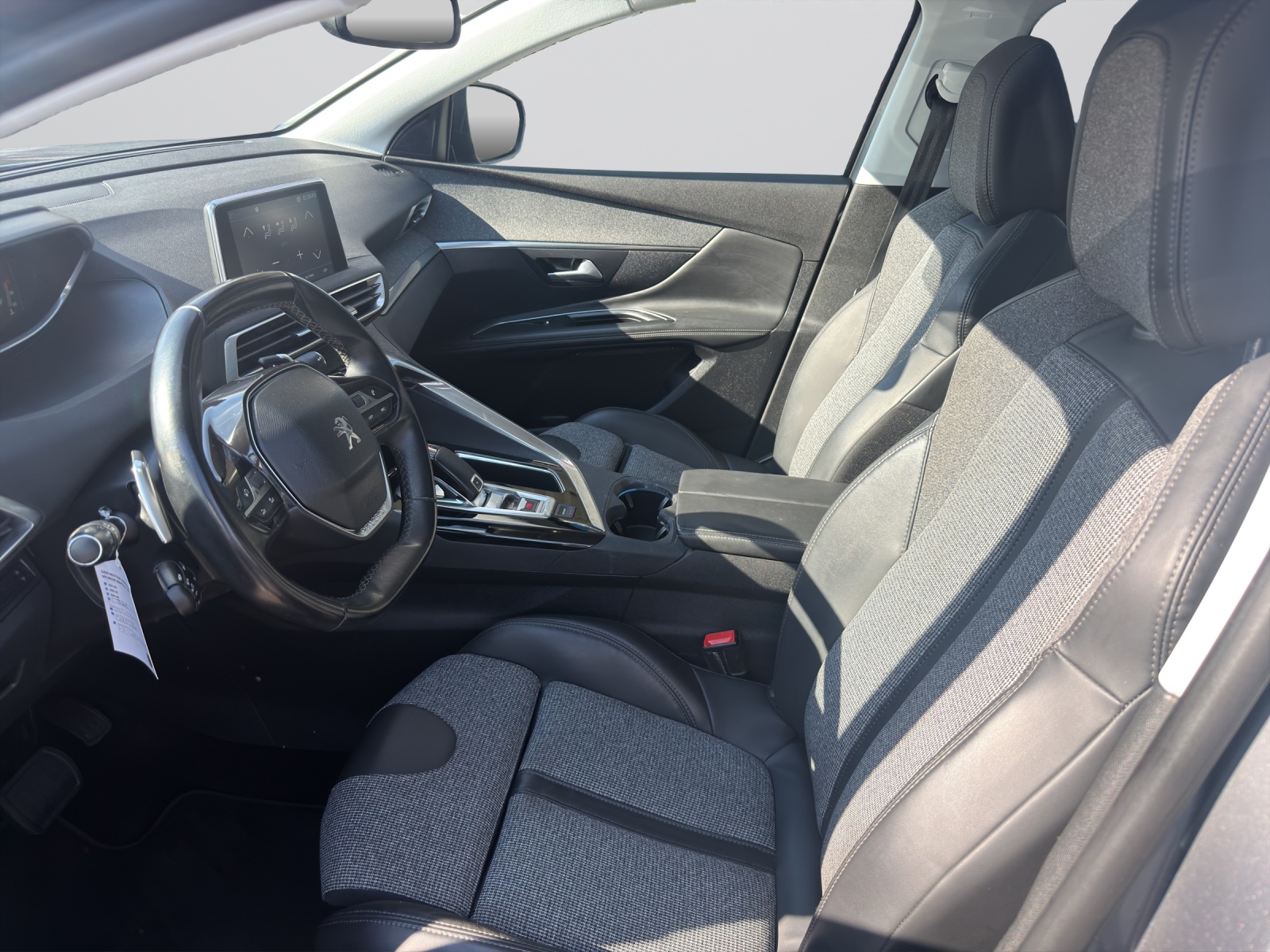 PEUGEOT 3008 1.2 PureTech Allure-image-4