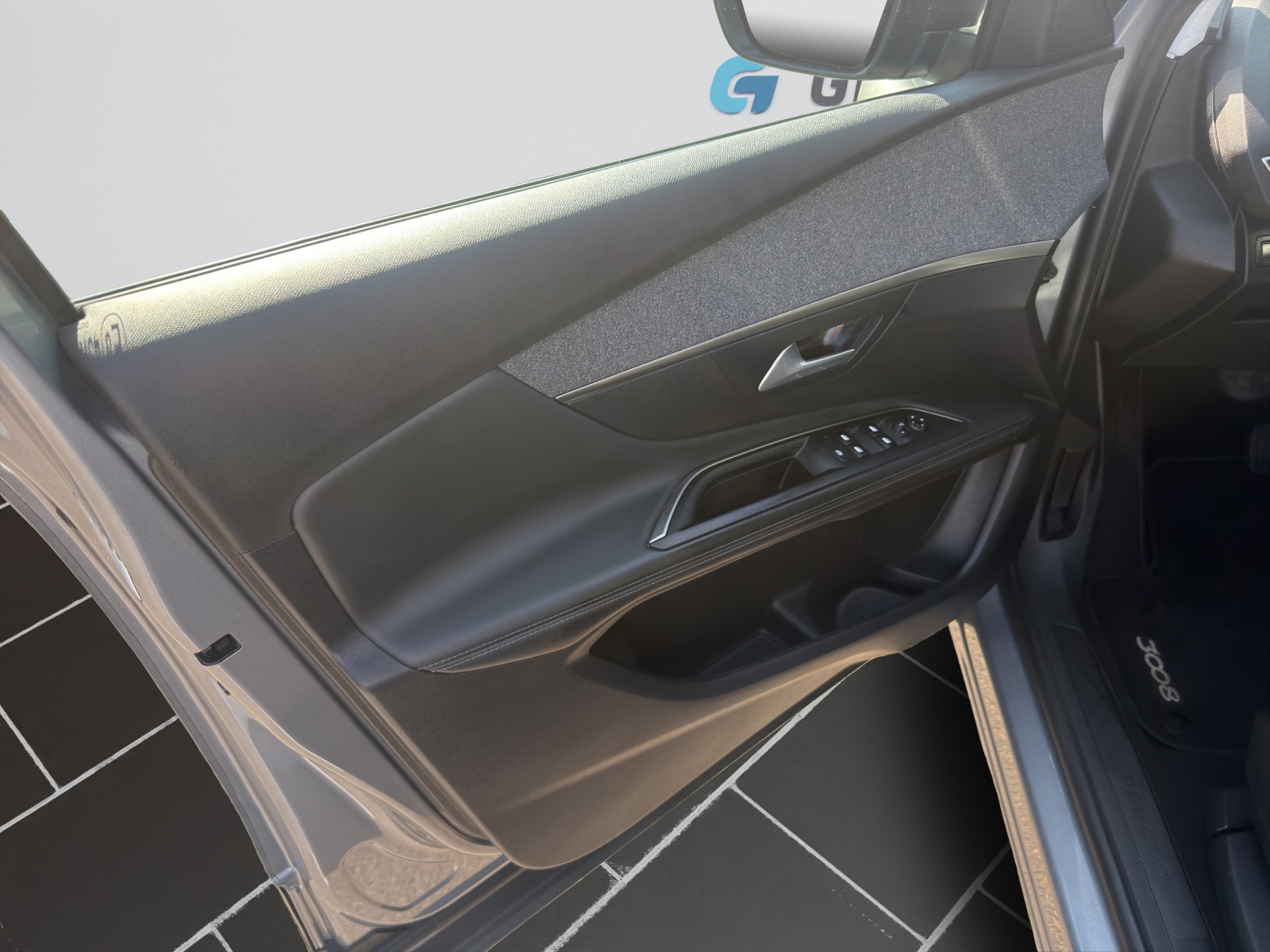 PEUGEOT 3008 1.2 PureTech Allure-image-12