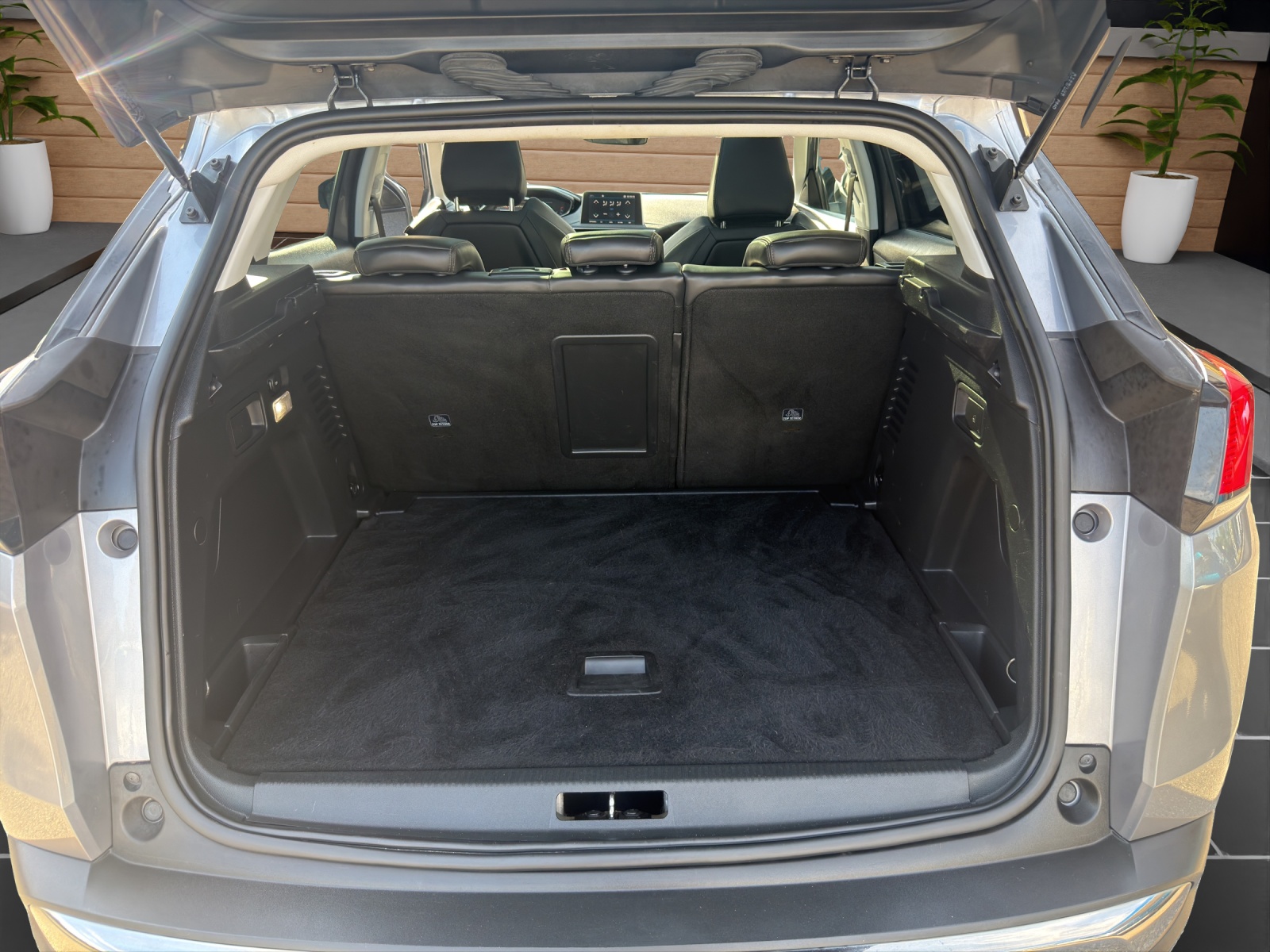 PEUGEOT 3008 1.2 PureTech Allure-image-8