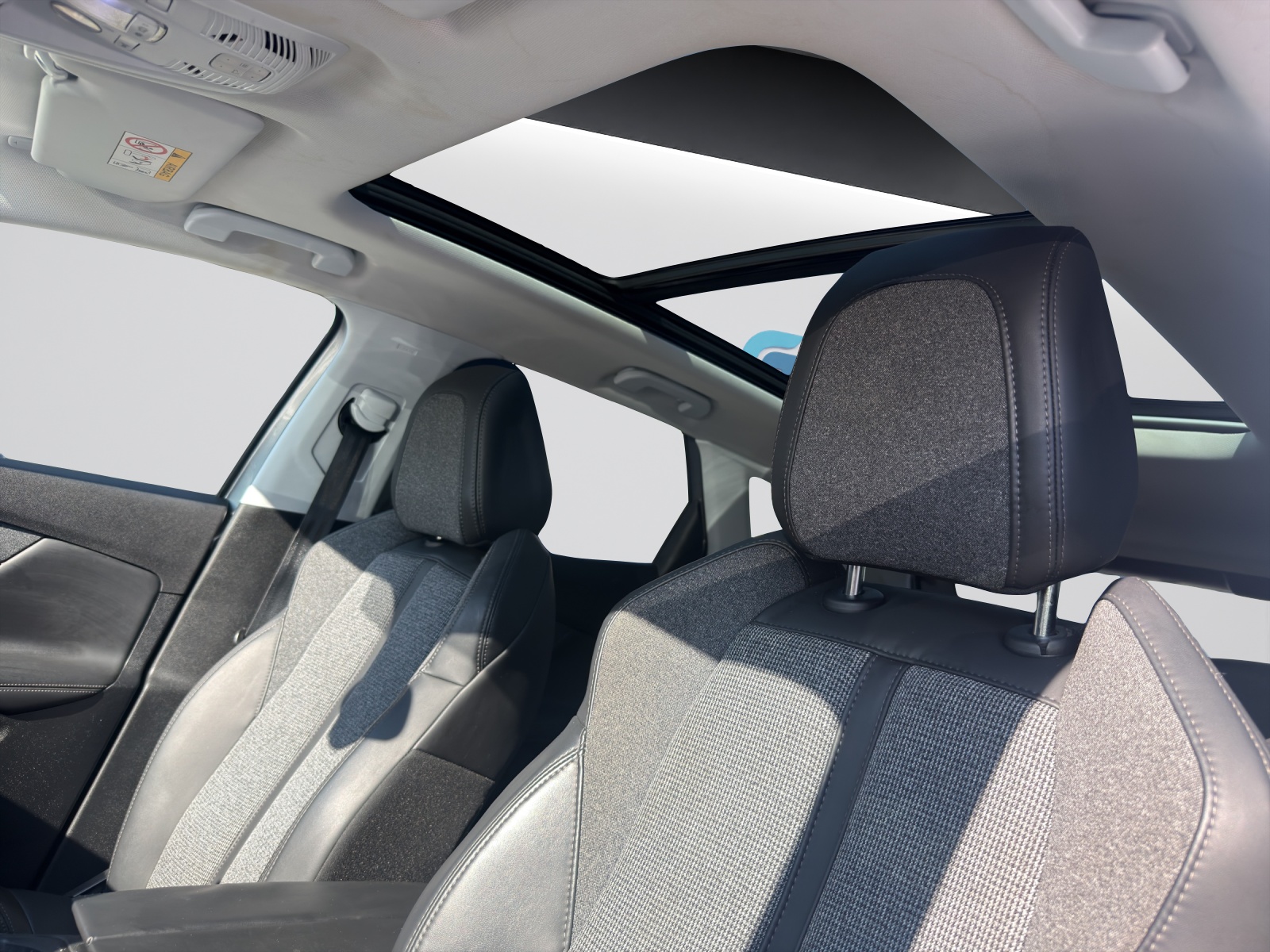 PEUGEOT 3008 1.2 PureTech Allure-image-13
