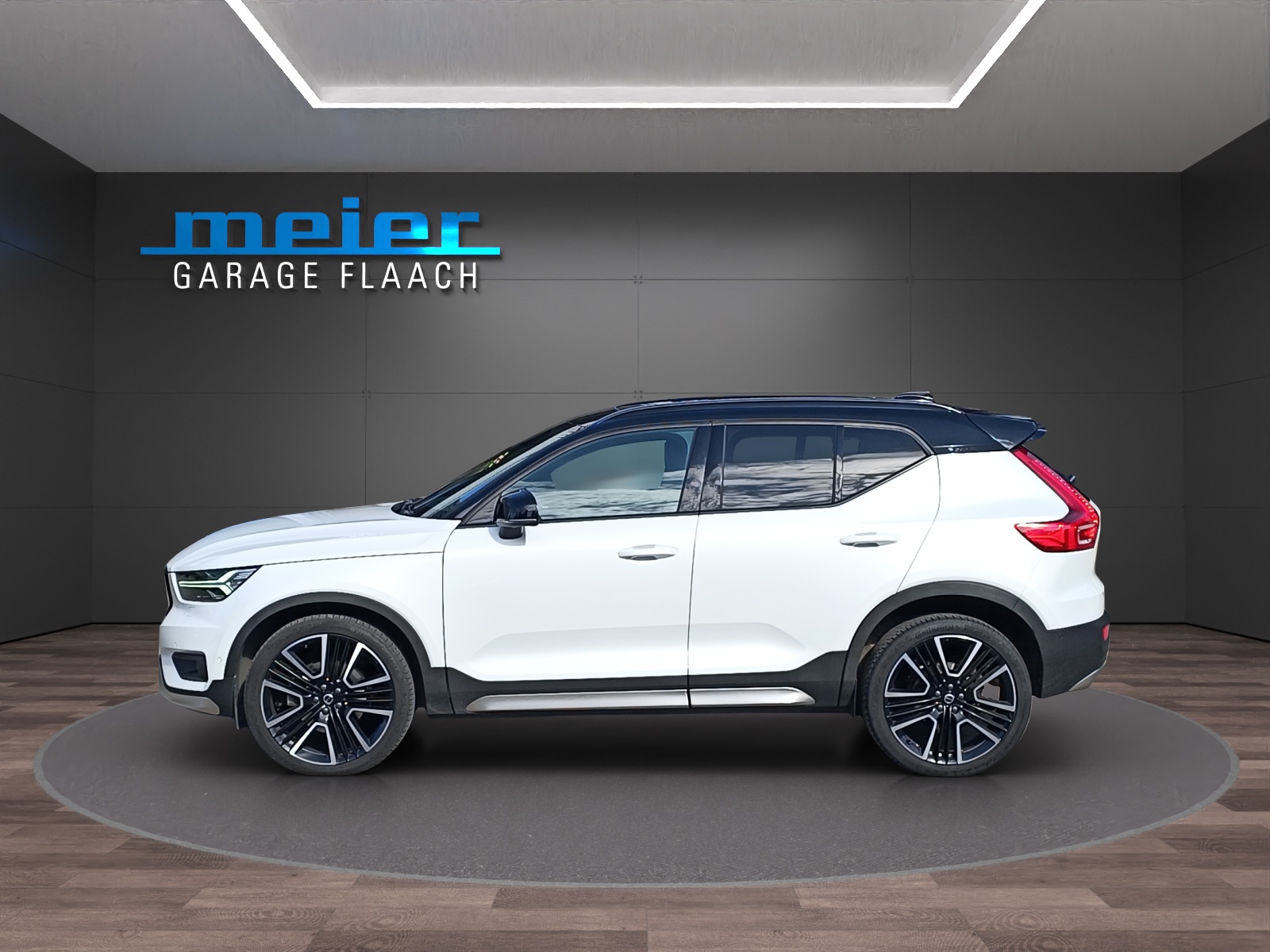 VOLVO XC40 2.0 T5 R-Design AWD-showroom-element-1