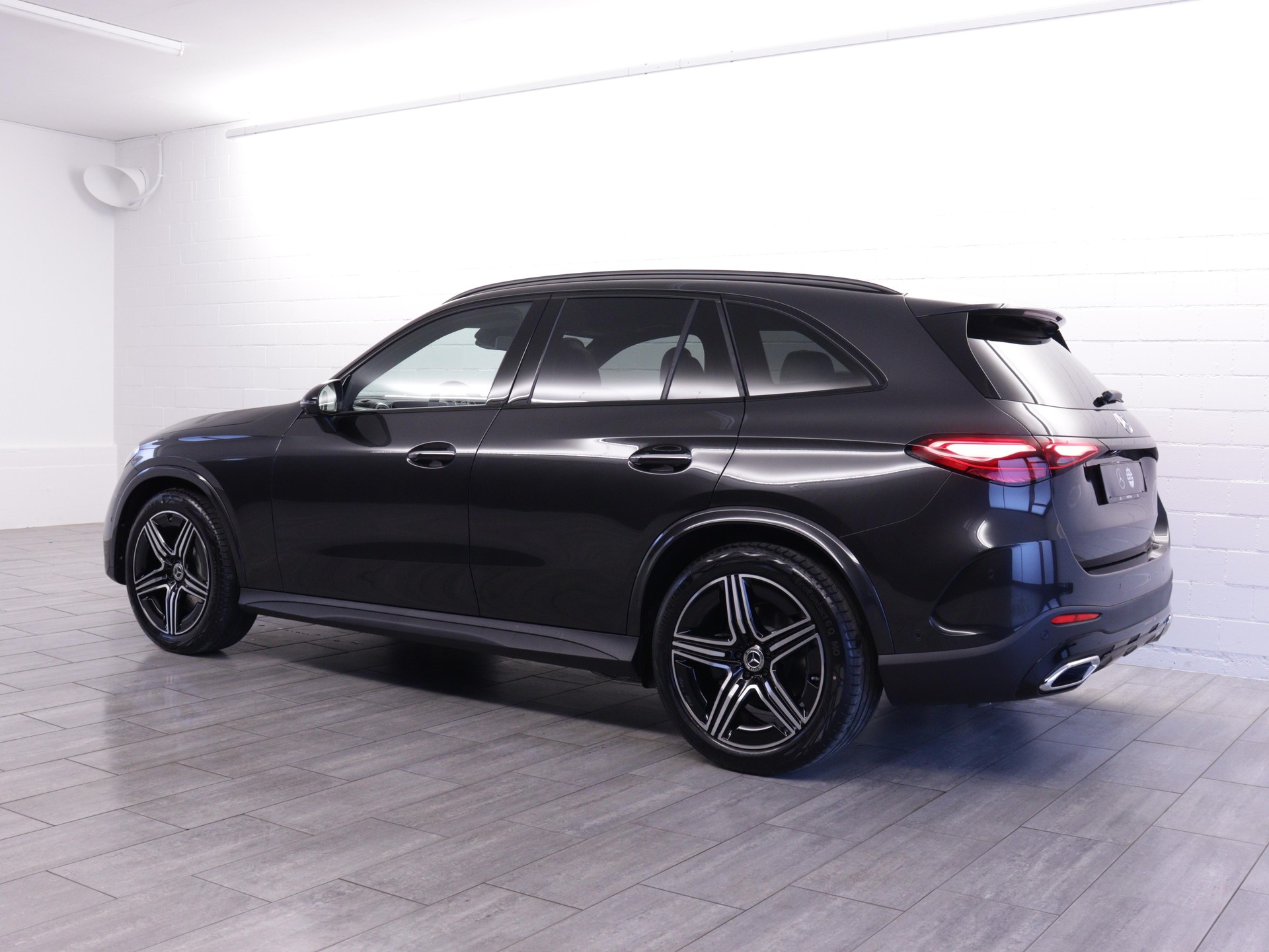 MERCEDES-BENZ GLC 220 d AMG Line 4matic-showroom-element-2