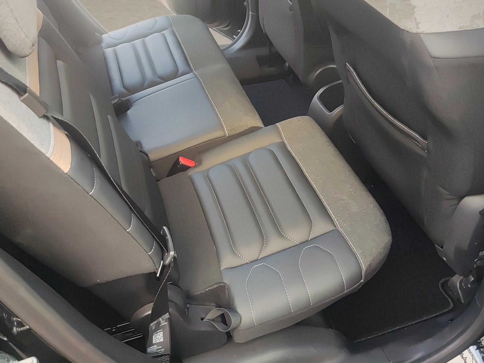 CITROEN C3 Aircross 1.2 PureTech 130 Swiss Edition-image-12