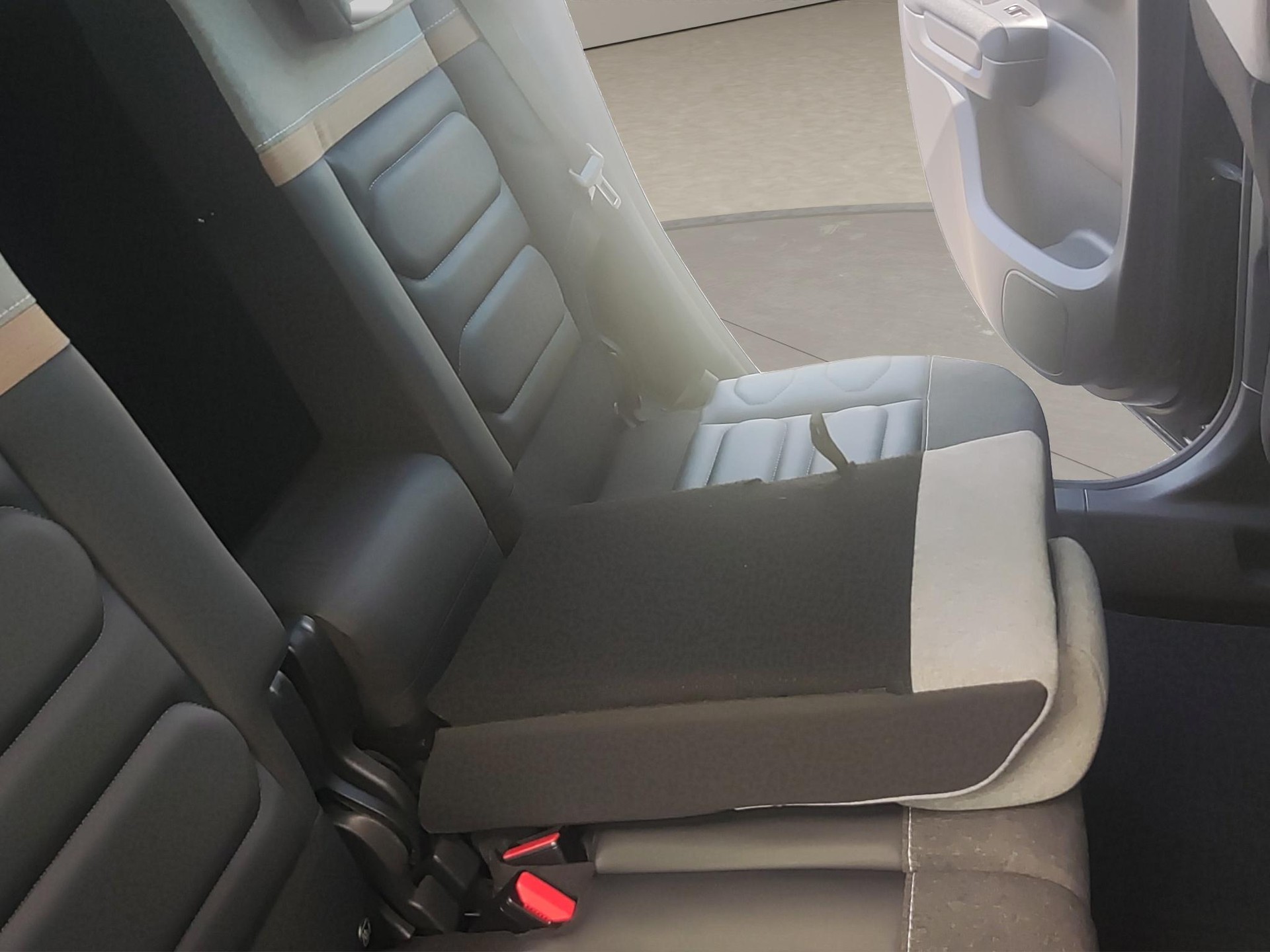 CITROEN C3 Aircross 1.2 PureTech 130 Swiss Edition-image-11