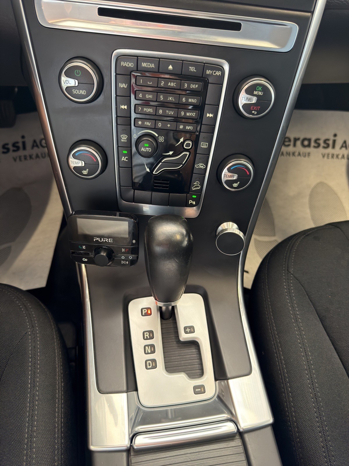 VOLVO XC60 D3 AWD Kinetic Geartronic-image-14