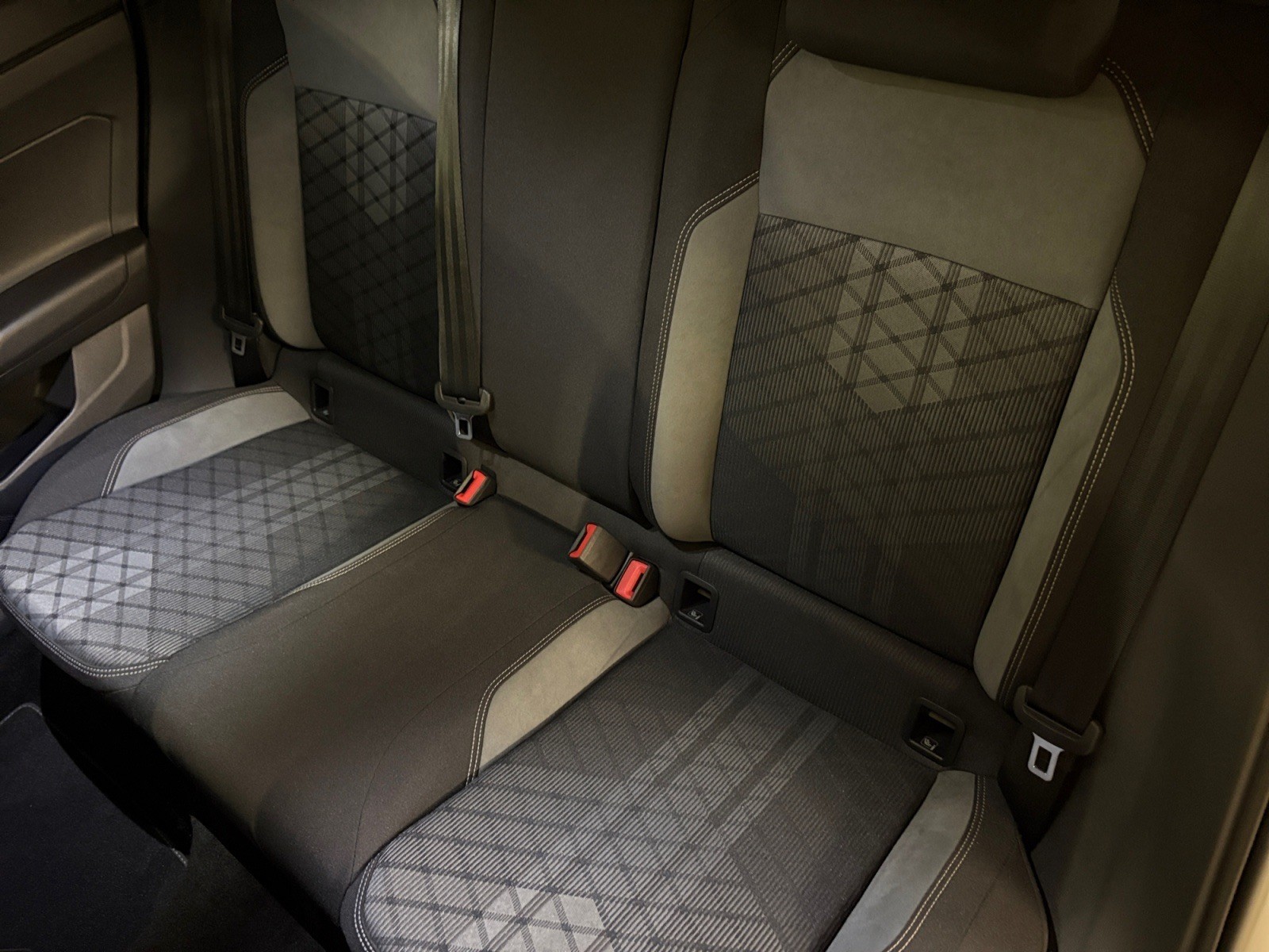 VW Taigo 1.5 TSI R-Line DSG / Caméra de recul / Gris Ascot-image-14