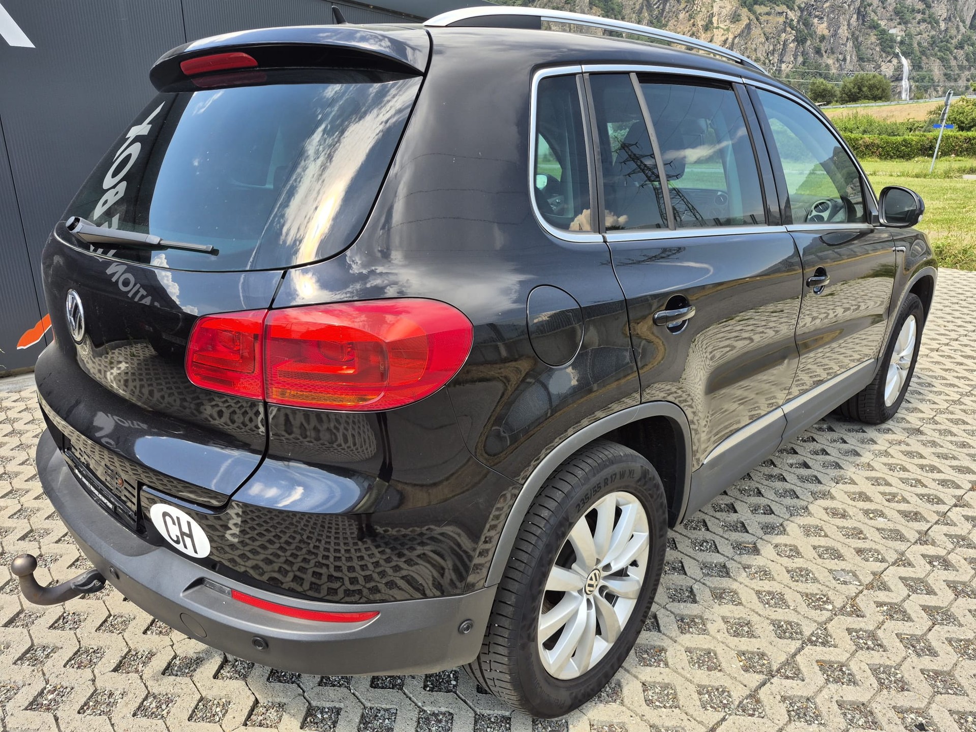 VW Tiguan 2.0 TDI BlueMotion Trend&Fun 4Motion DSG-image-4