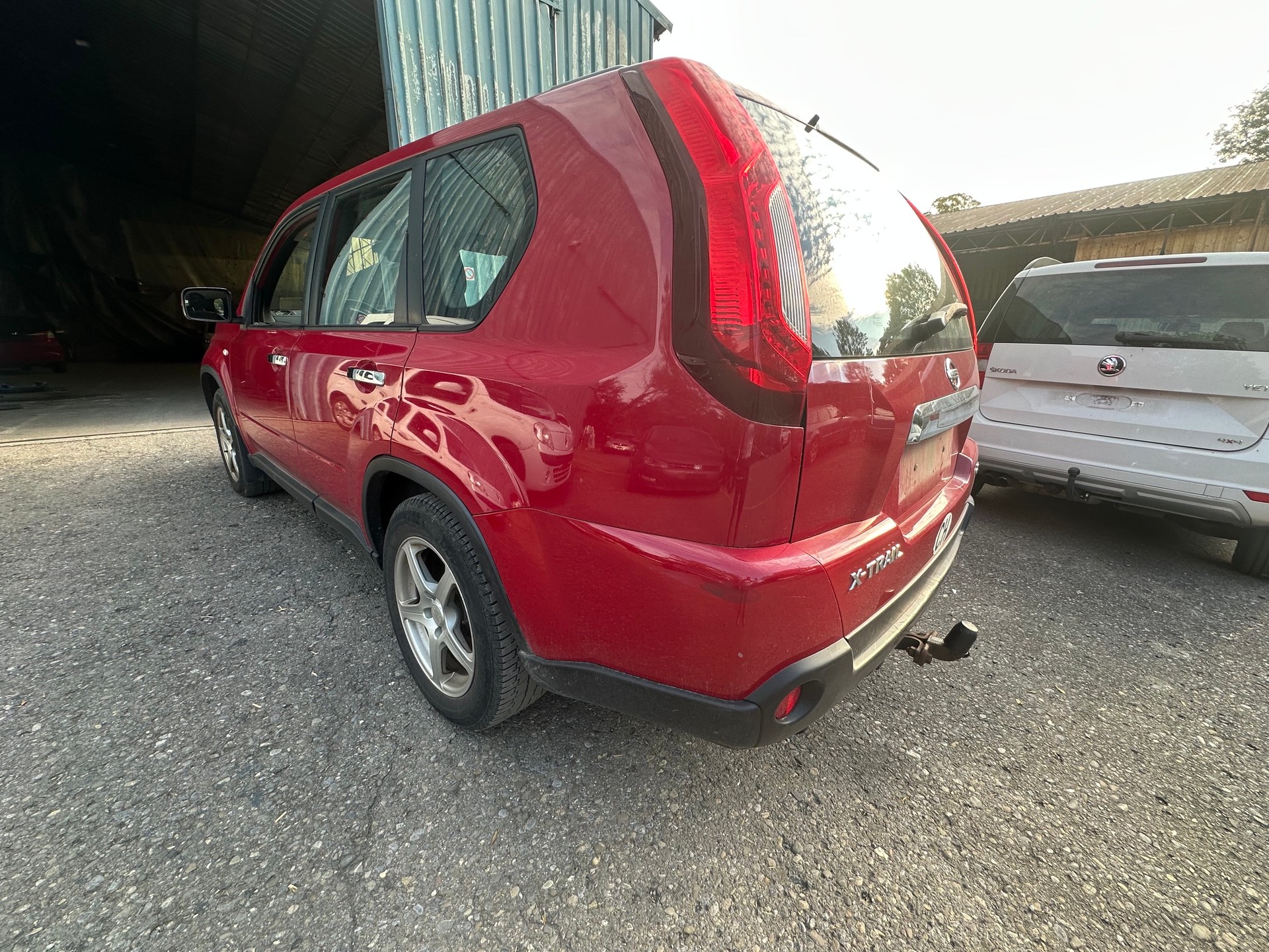 NISSAN X-Trail 2.0 dCi 16V SE Automatic-image-4