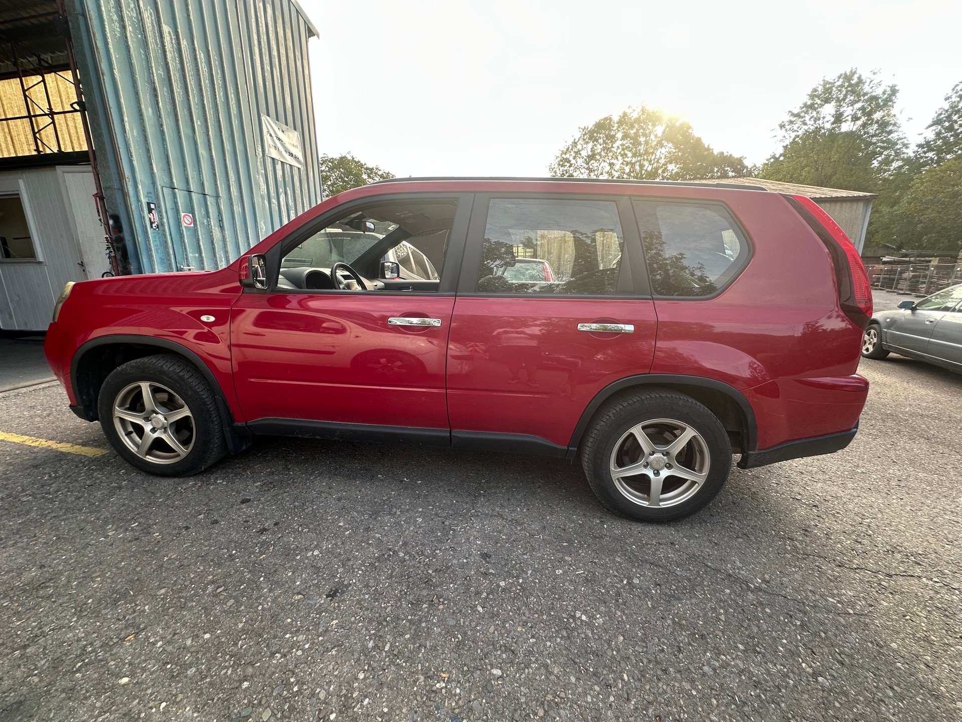 NISSAN X-Trail 2.0 dCi 16V SE Automatic-image-3