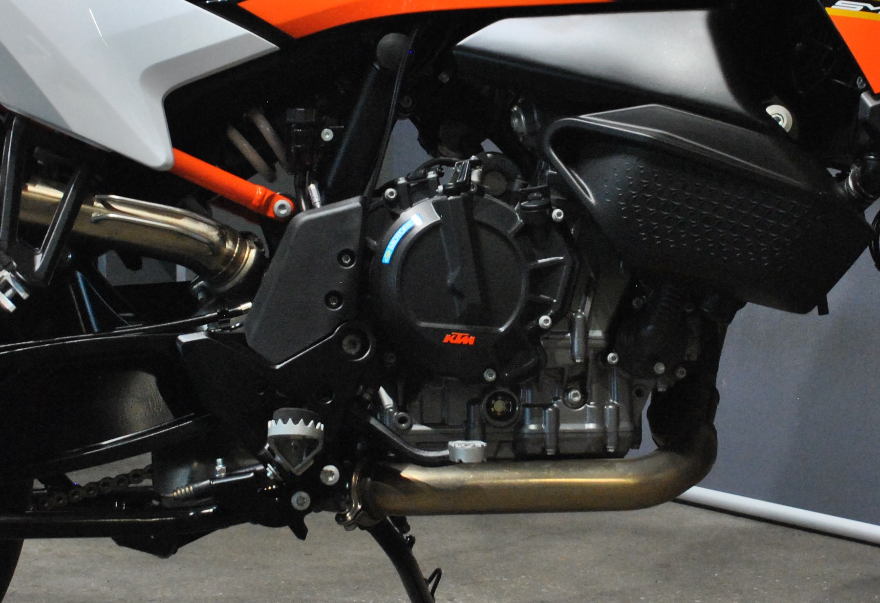 KTM 890 SMT-image-10
