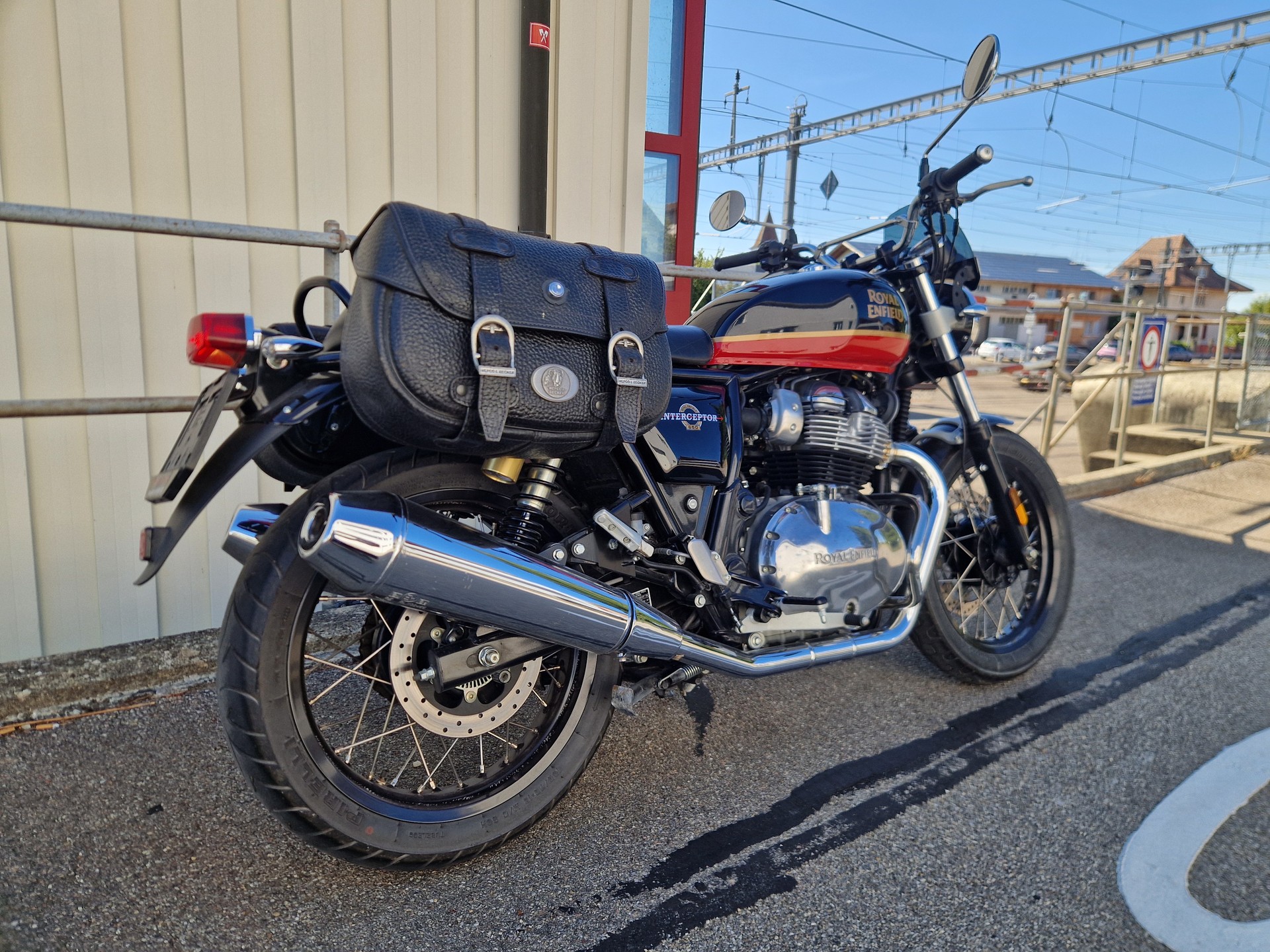 ROYAL ENFIELD Interceptor 650 Standard-image-3