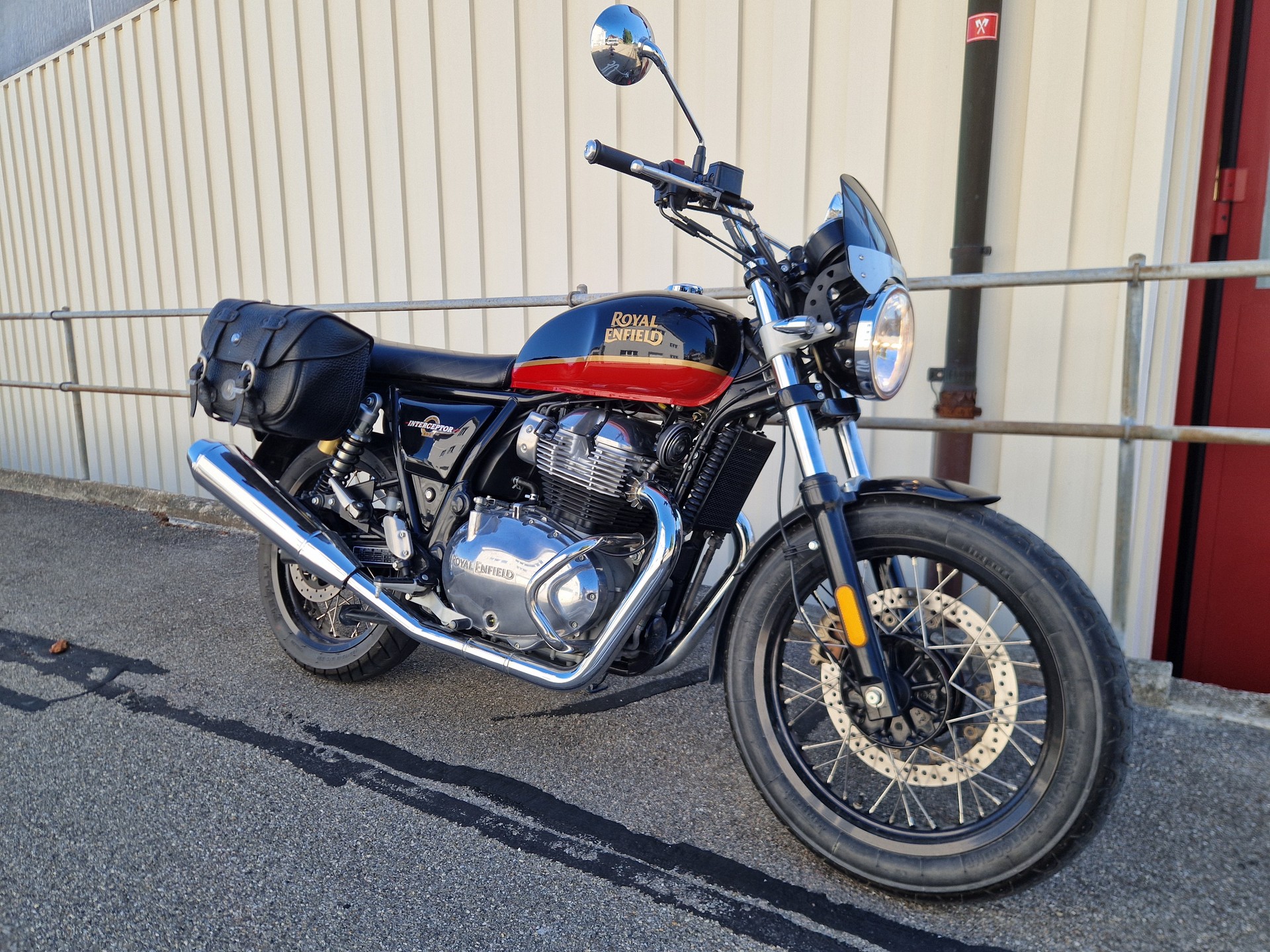 ROYAL ENFIELD Interceptor 650 Standard-image-1
