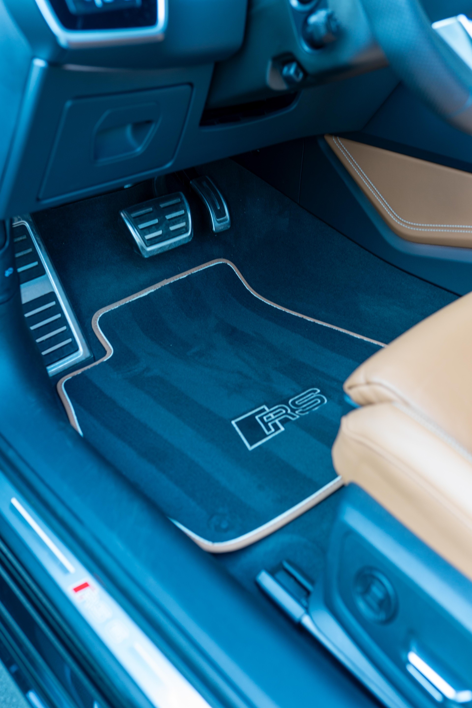 AUDI 4.0 V8 TFSI quattro T-Tronic-image-10