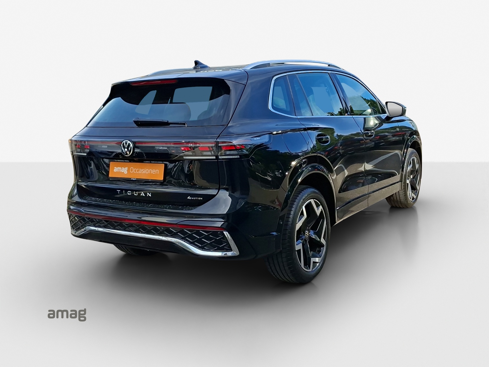 VW Tiguan 2.0 TSI DSG R-Line 4Motion-image-4