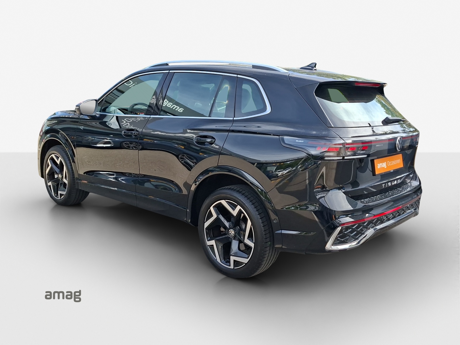 VW Tiguan 2.0 TSI DSG R-Line 4Motion-showroom-element-2