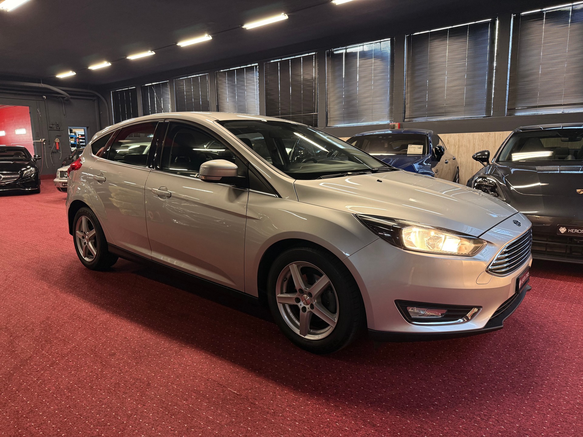 FORD Focus 1.0 SCTi Trend / ** Frisch ab MFK & Service / 8 Fach **-showroom-element-3