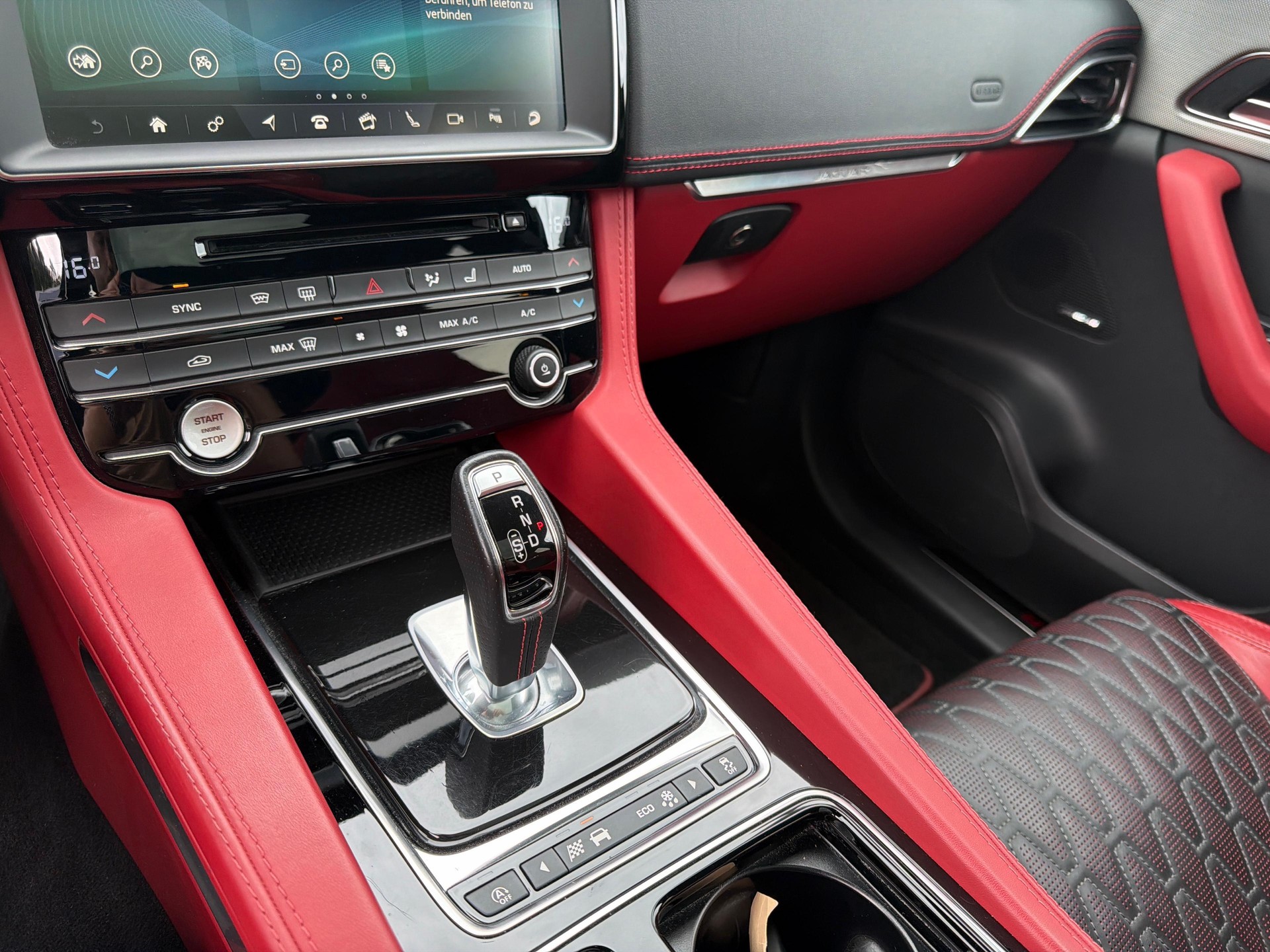 JAGUAR F-Pace 5.0 V8 SVR AWD-image-5