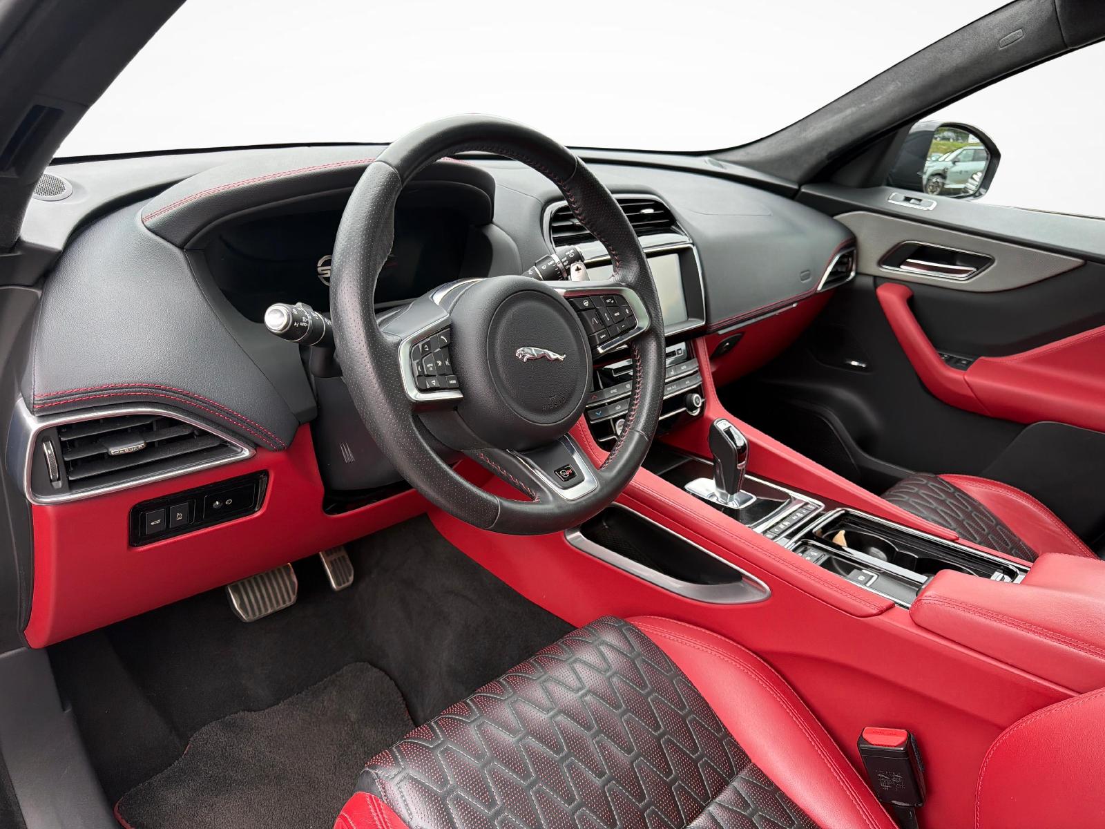 JAGUAR F-Pace 5.0 V8 SVR AWD-showroom-element-3