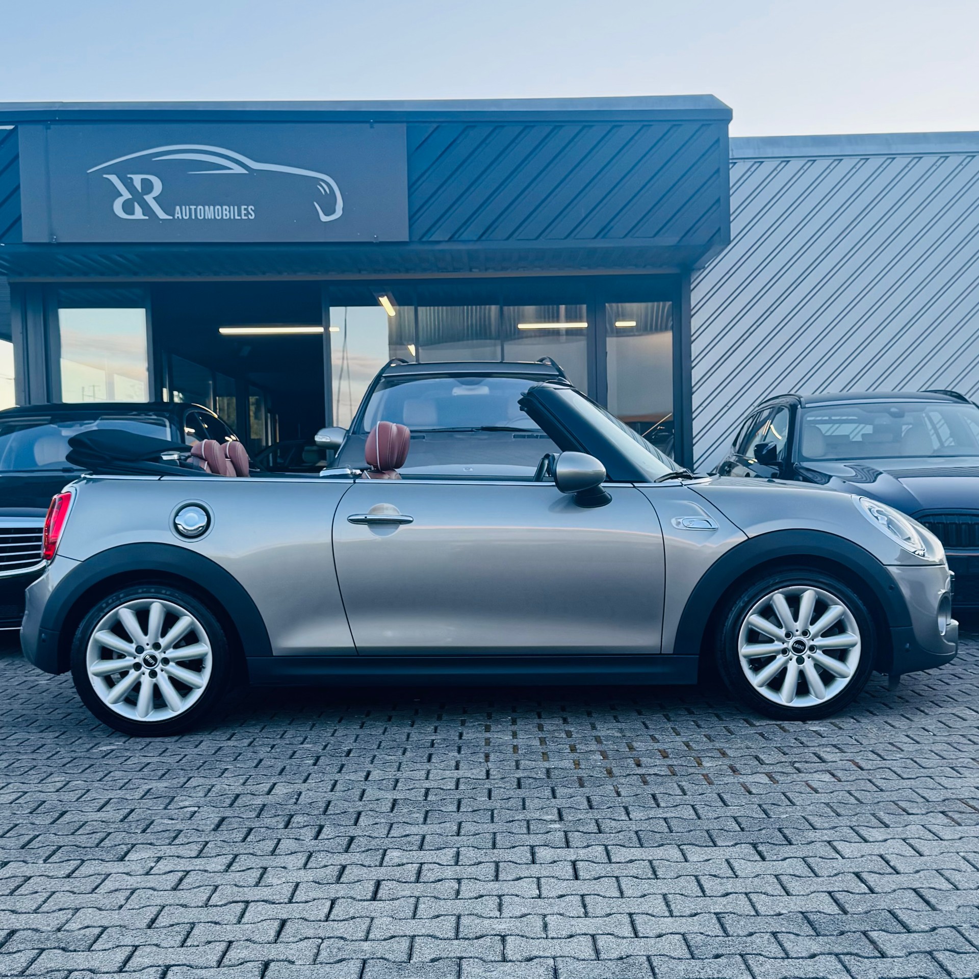 MINI Cooper S Cabriolet Steptronic-showroom-element-1