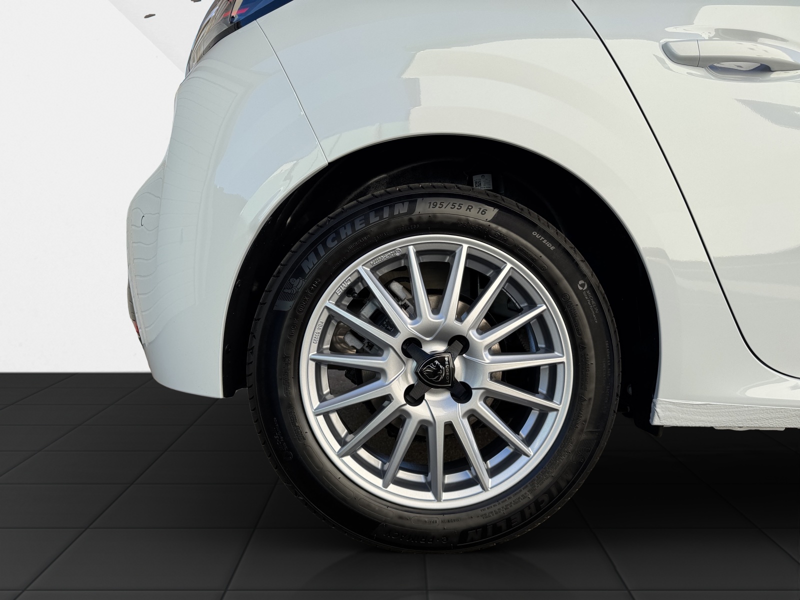 PEUGEOT 208 1.2 PureTech 100 Business-image-22