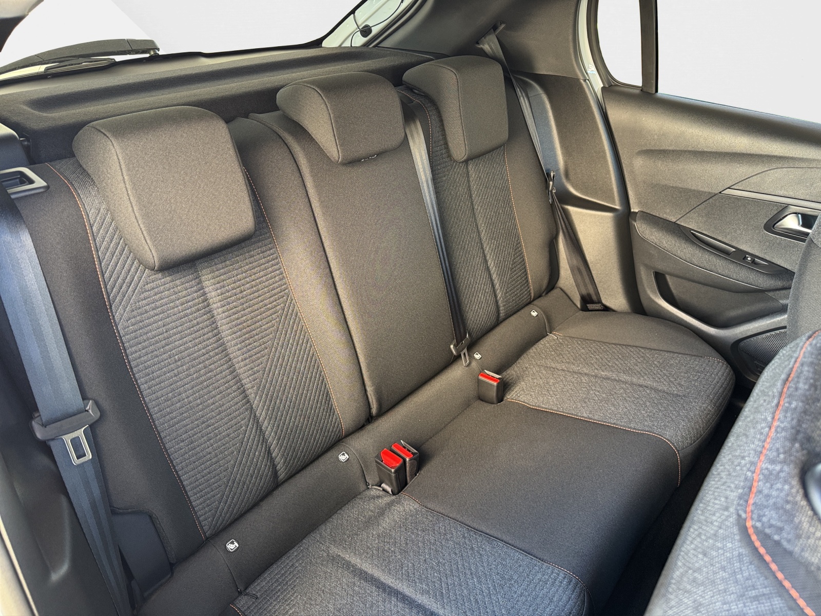 PEUGEOT 208 1.2 PureTech 100 Business-image-14
