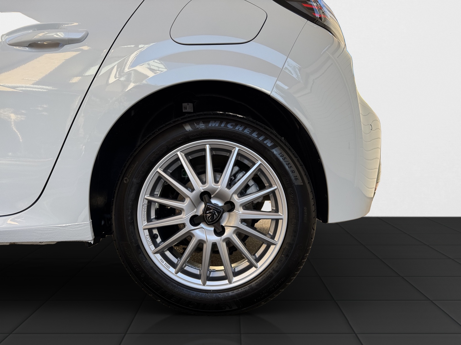 PEUGEOT 208 1.2 PureTech 100 Business-image-20