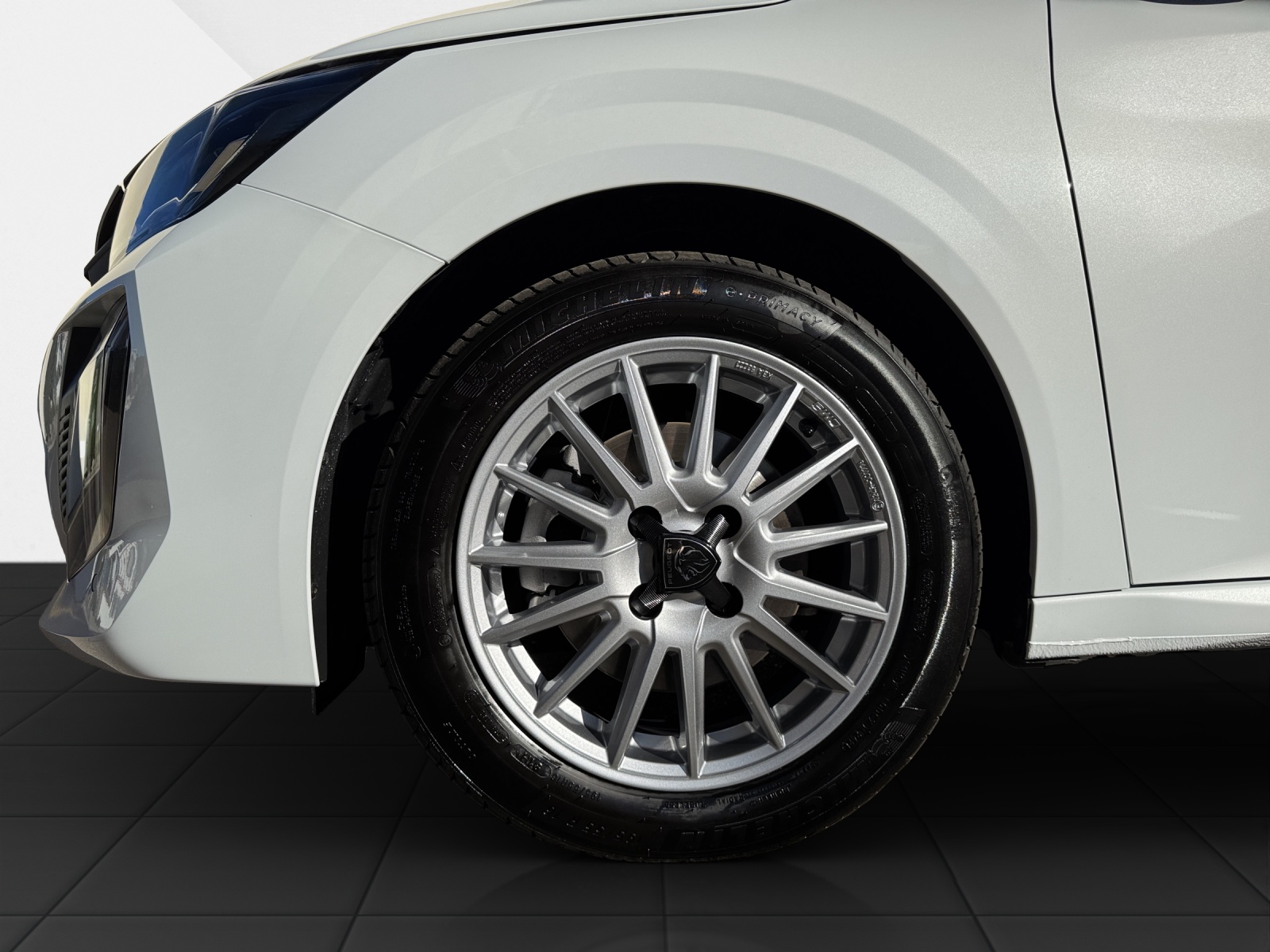 PEUGEOT 208 1.2 PureTech 100 Business-image-19