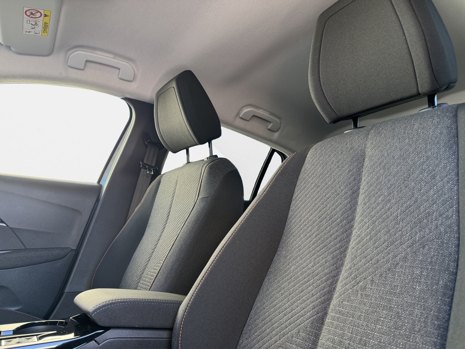 PEUGEOT 208 1.2 PureTech 100 Business-image-18