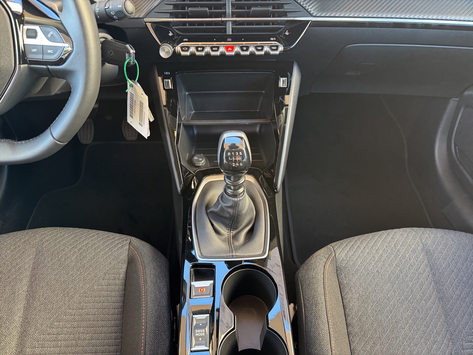 PEUGEOT 208 1.2 PureTech 100 Business-image-12