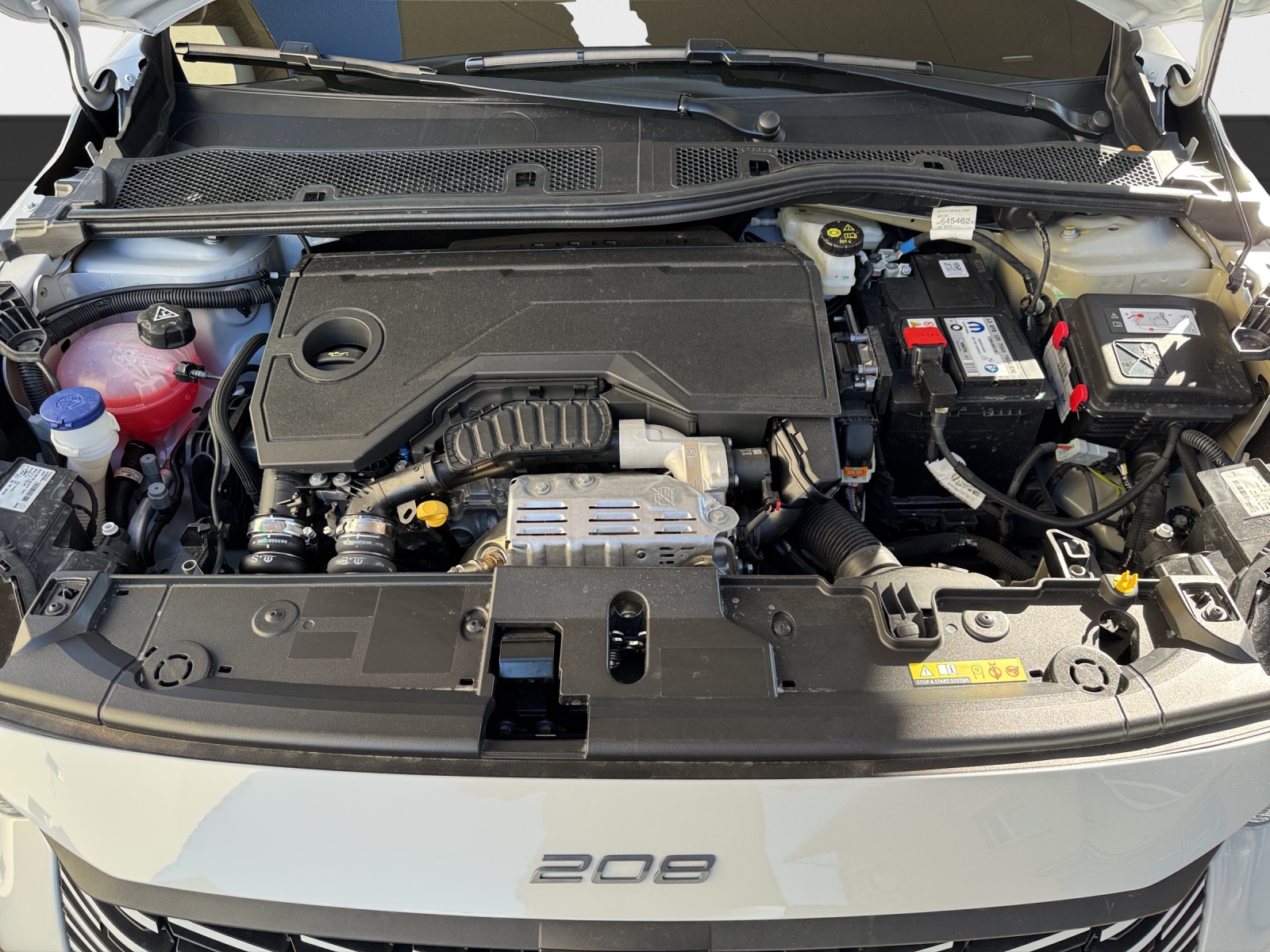 PEUGEOT 208 1.2 PureTech 100 Business-image-16