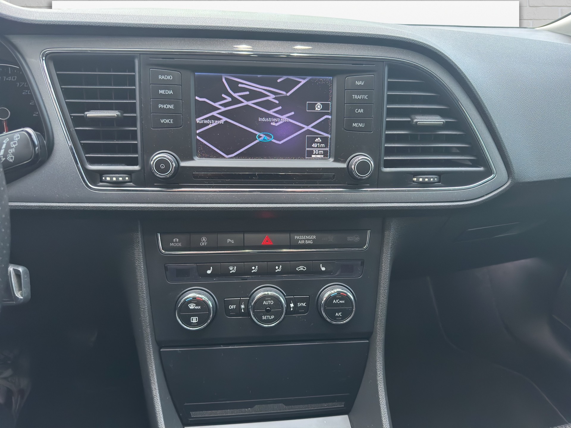 SEAT Leon 1.4 TSI FR-image-8