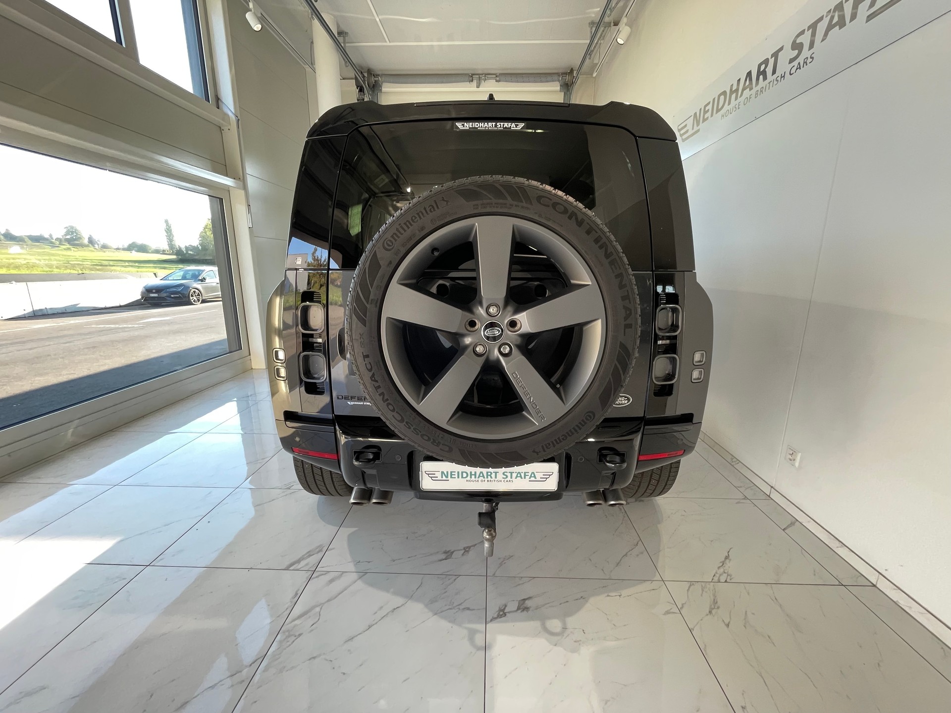 LAND ROVER Defender 110 525 V8 5.0 AT8-showroom-element-3