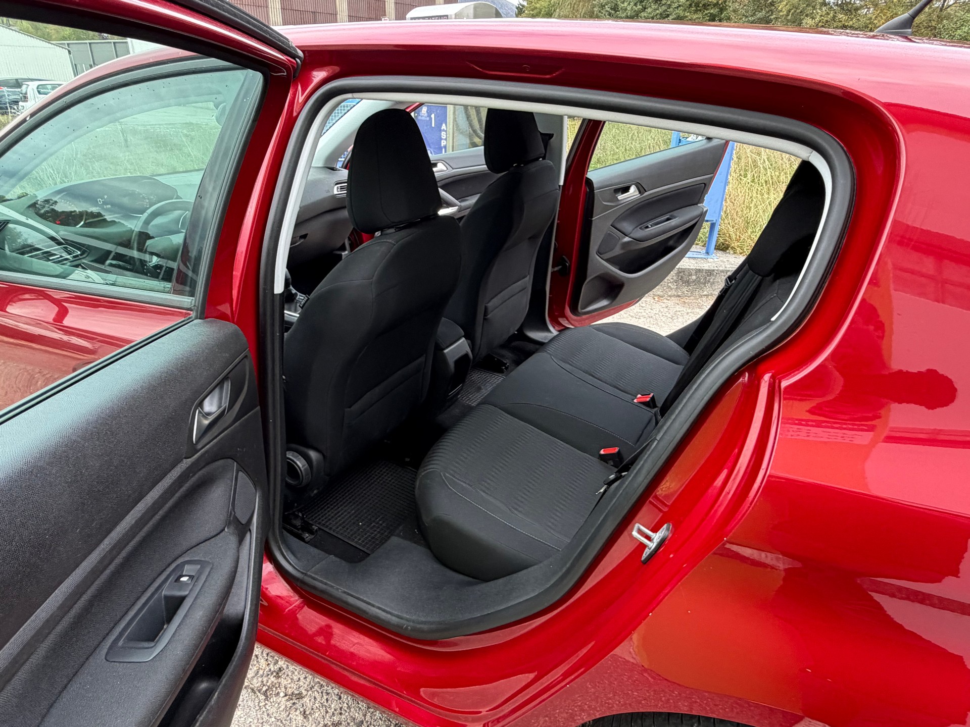 PEUGEOT 308 1.2 THP Style Automatic-image-9