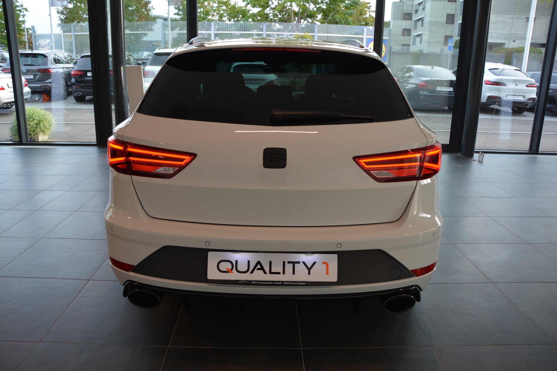 SEAT Leon ST 2.0 TSI Cupra 300 4 Drive DSG-image-4