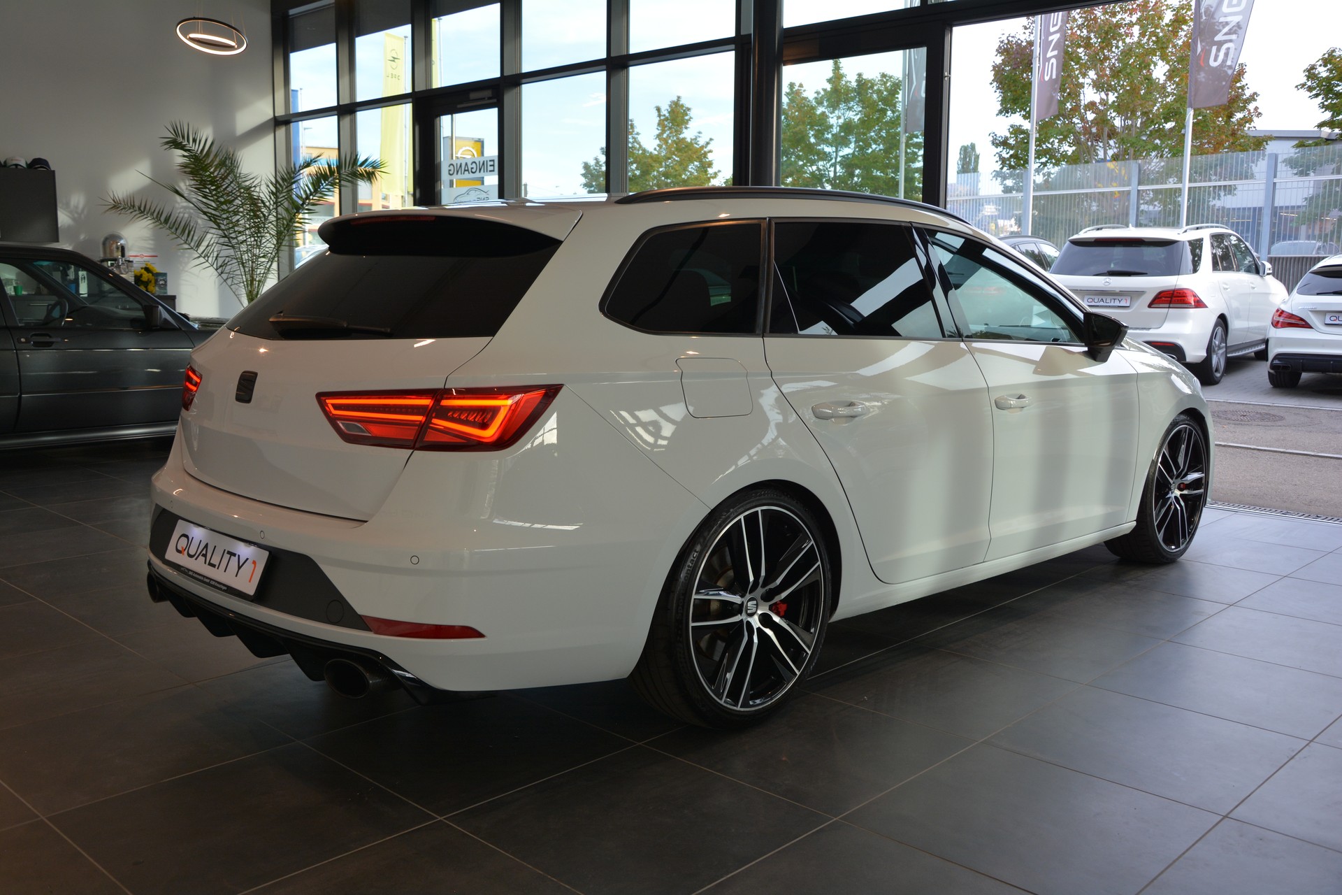 SEAT Leon ST 2.0 TSI Cupra 300 4 Drive DSG-image-5
