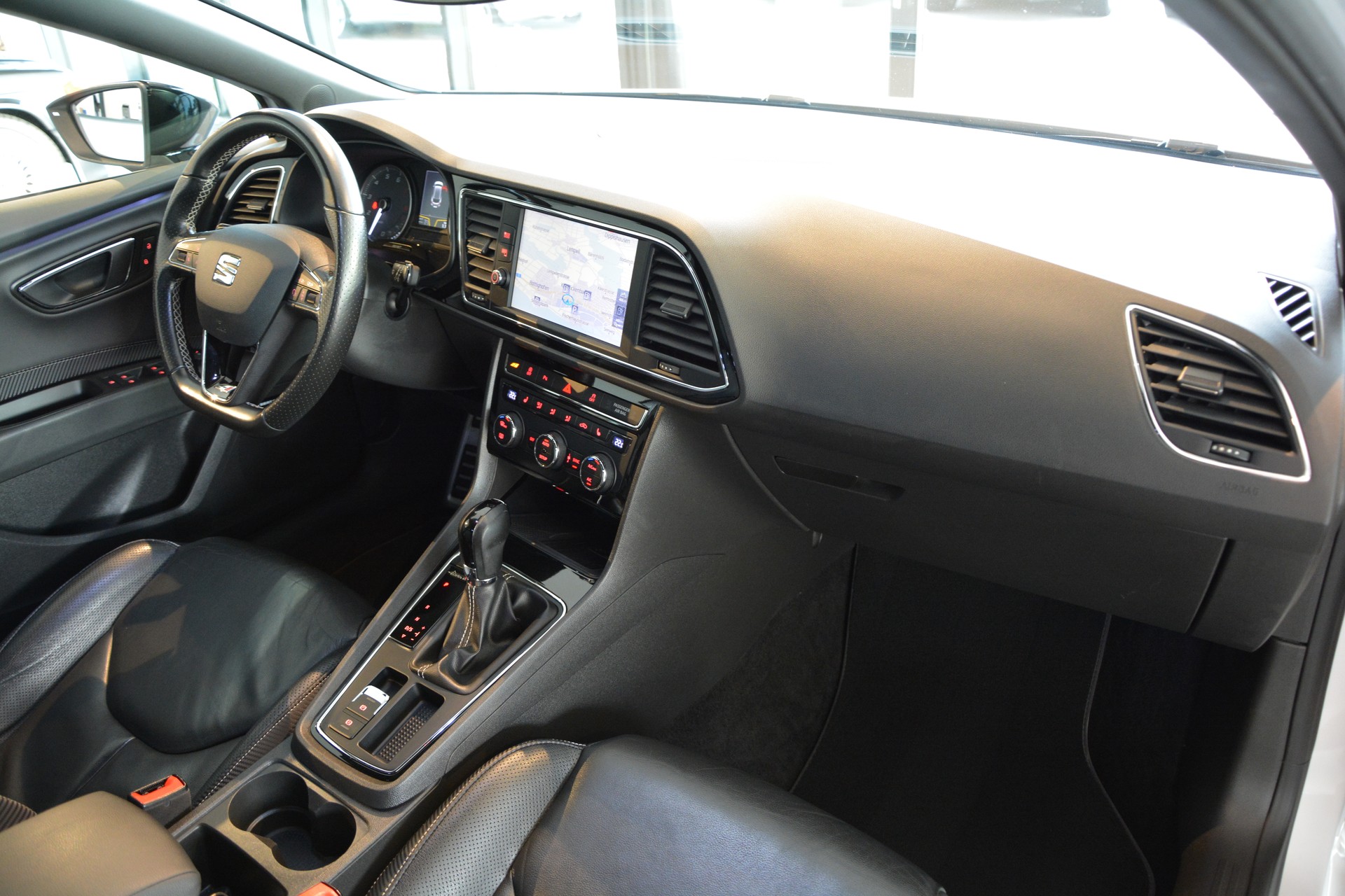 SEAT Leon ST 2.0 TSI Cupra 300 4 Drive DSG-image-12
