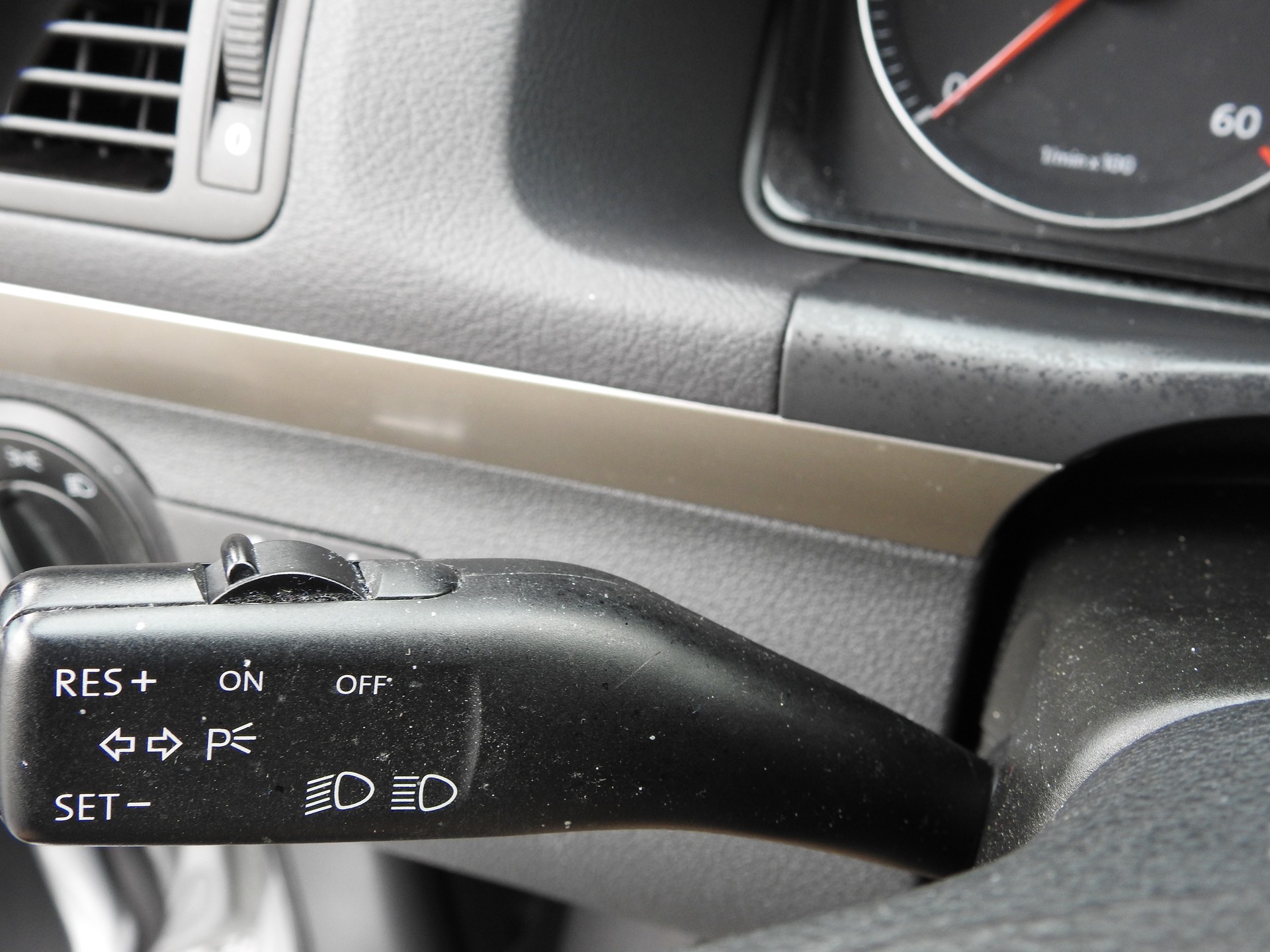 VW Touran 2.0 TDI Trendline-image-25