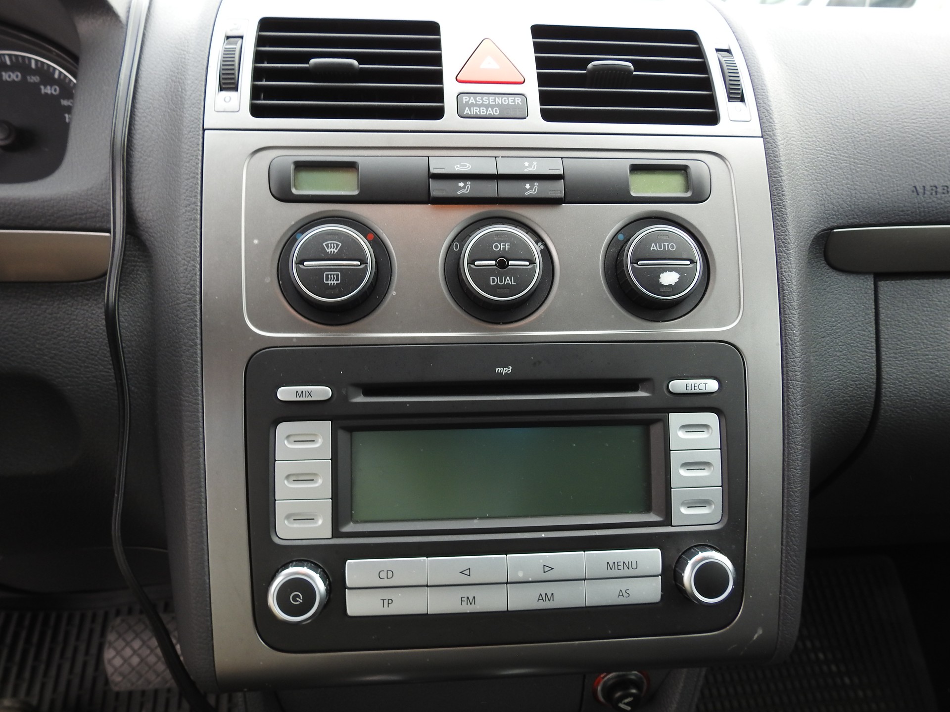 VW Touran 2.0 TDI Trendline-image-22