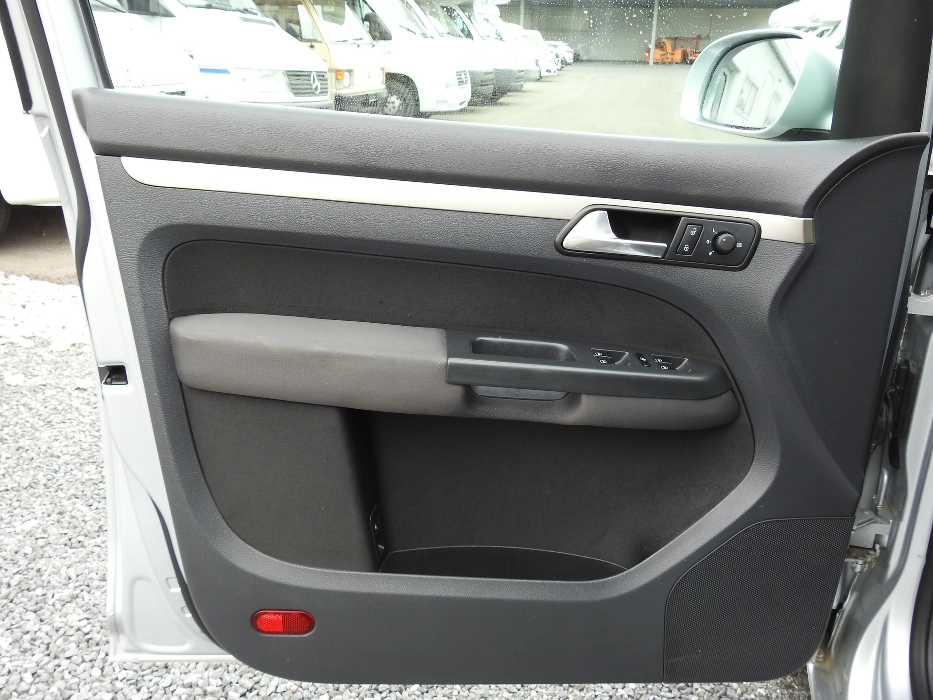 VW Touran 2.0 TDI Trendline-image-10