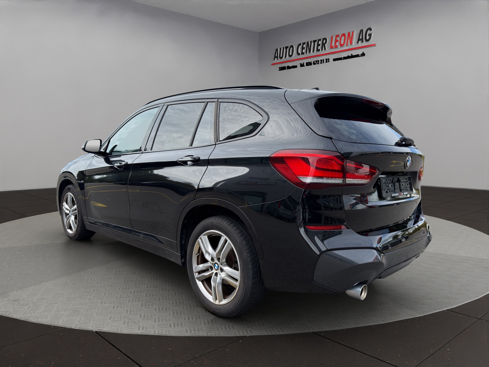 BMW X1 sDrive 18i M Sport Steptronic DSK-showroom-element-3