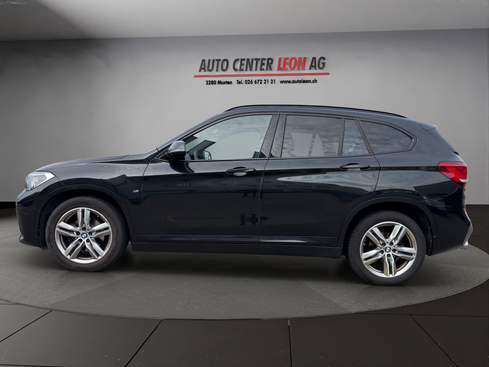 BMW X1 sDrive 18i M Sport Steptronic DSK-showroom-element-2