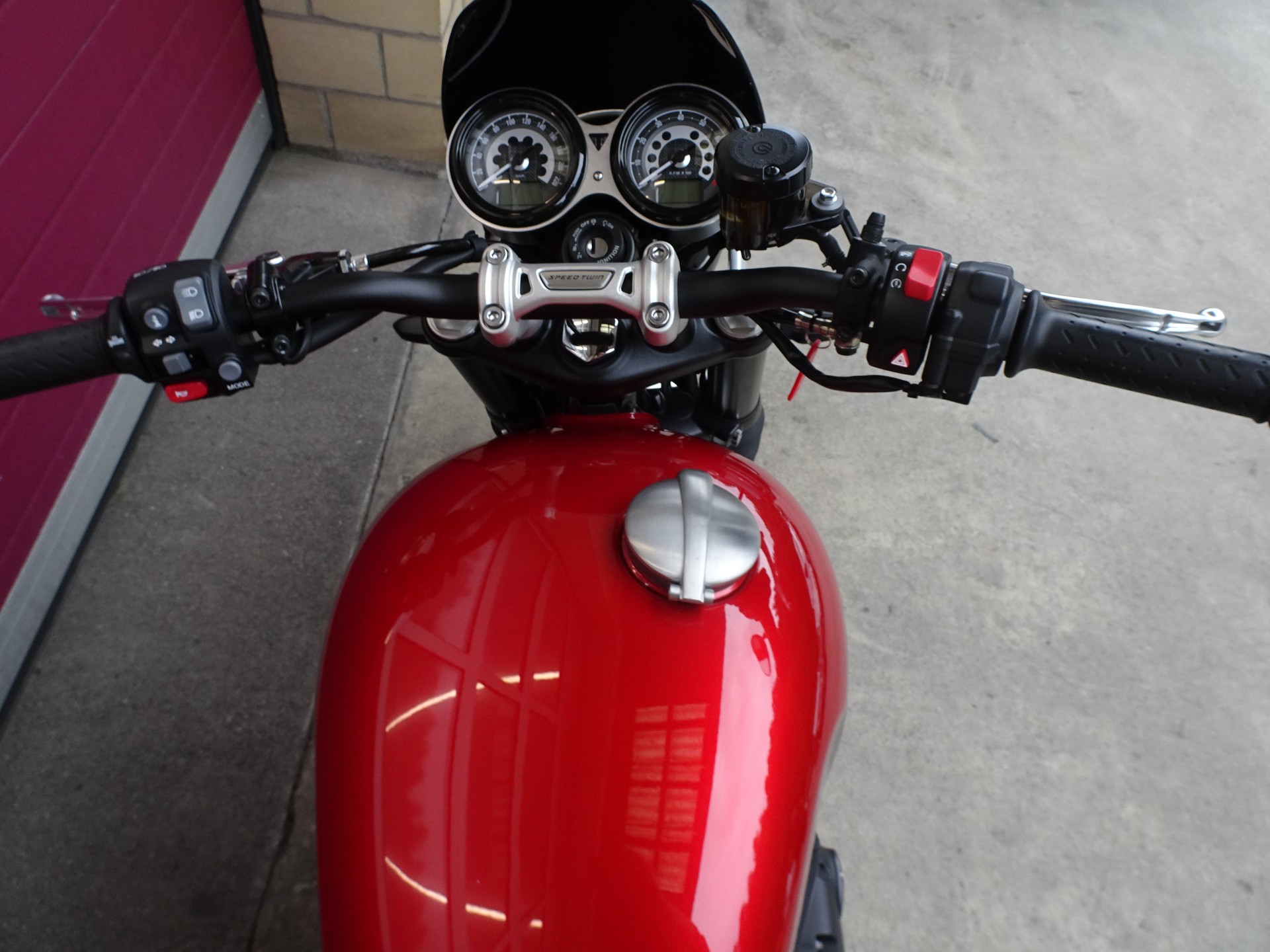 TRIUMPH Speed Twin 1200-image-5