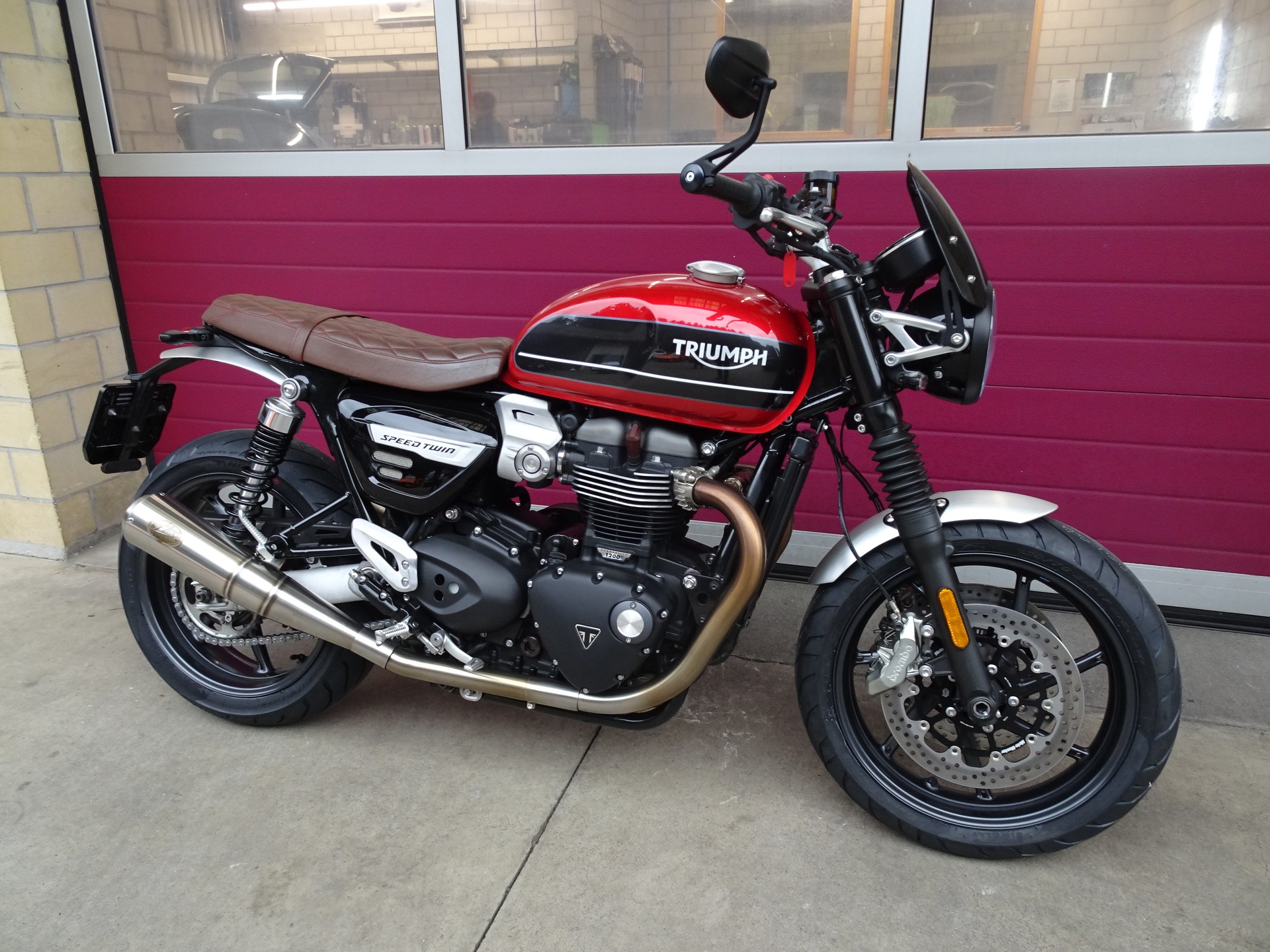 TRIUMPH Speed Twin 1200-image-2