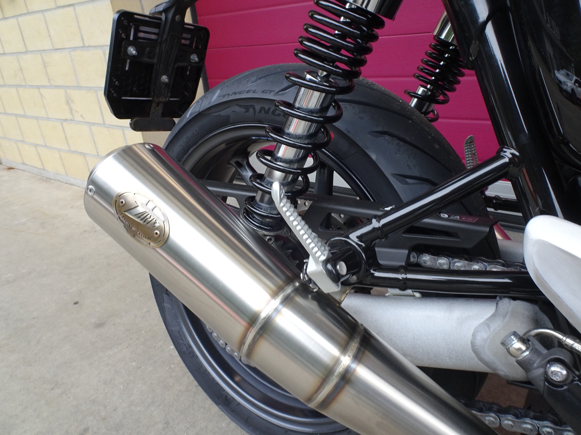 TRIUMPH Speed Twin 1200-image-13