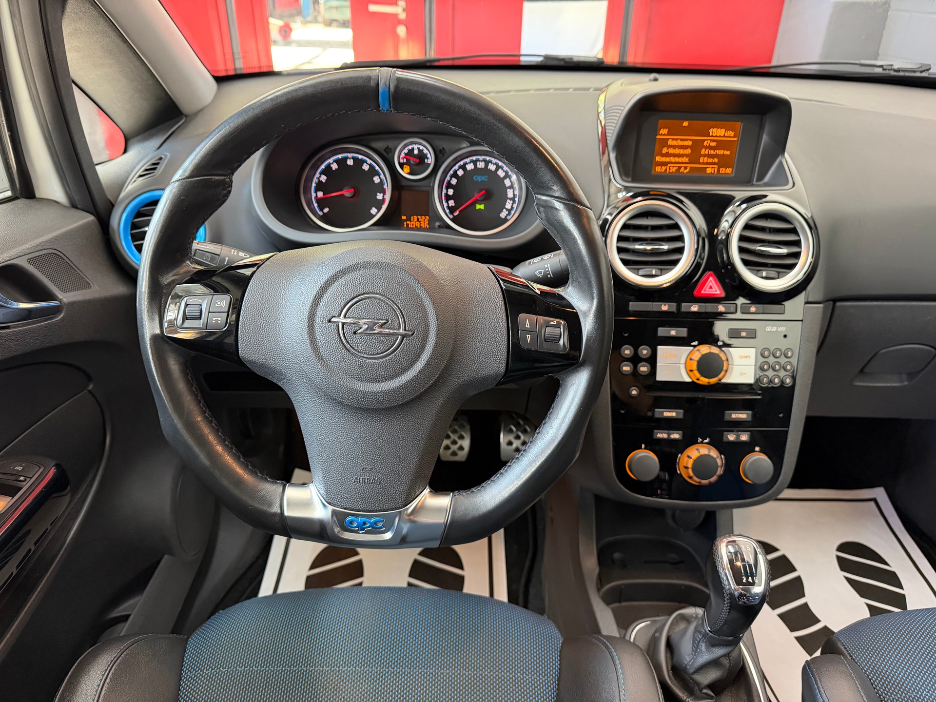 OPEL Corsa 1.6 Turbo OPC //NEU AB MFK!-image-11