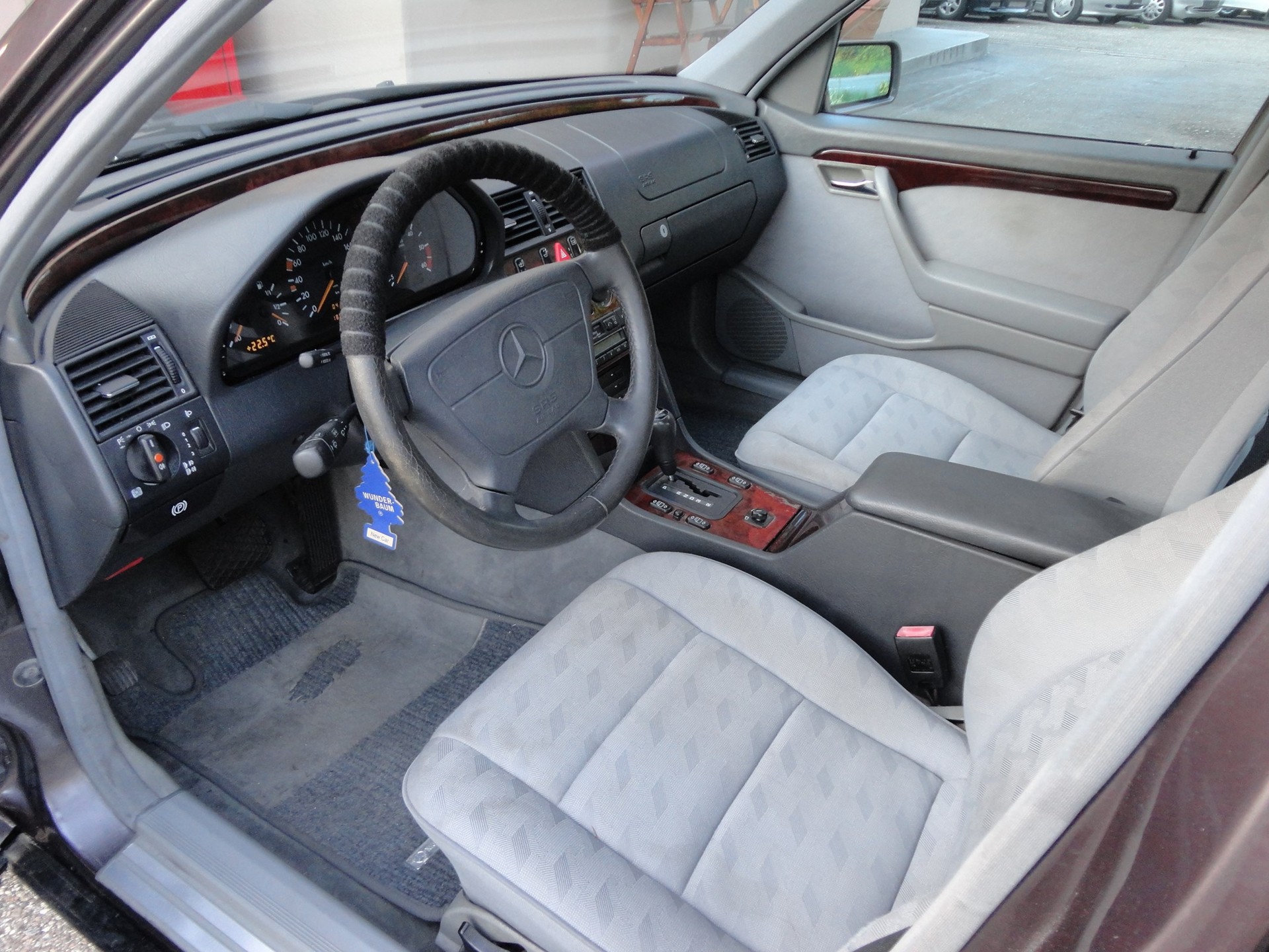MERCEDES-BENZ C 250 TD Elégance-image-6
