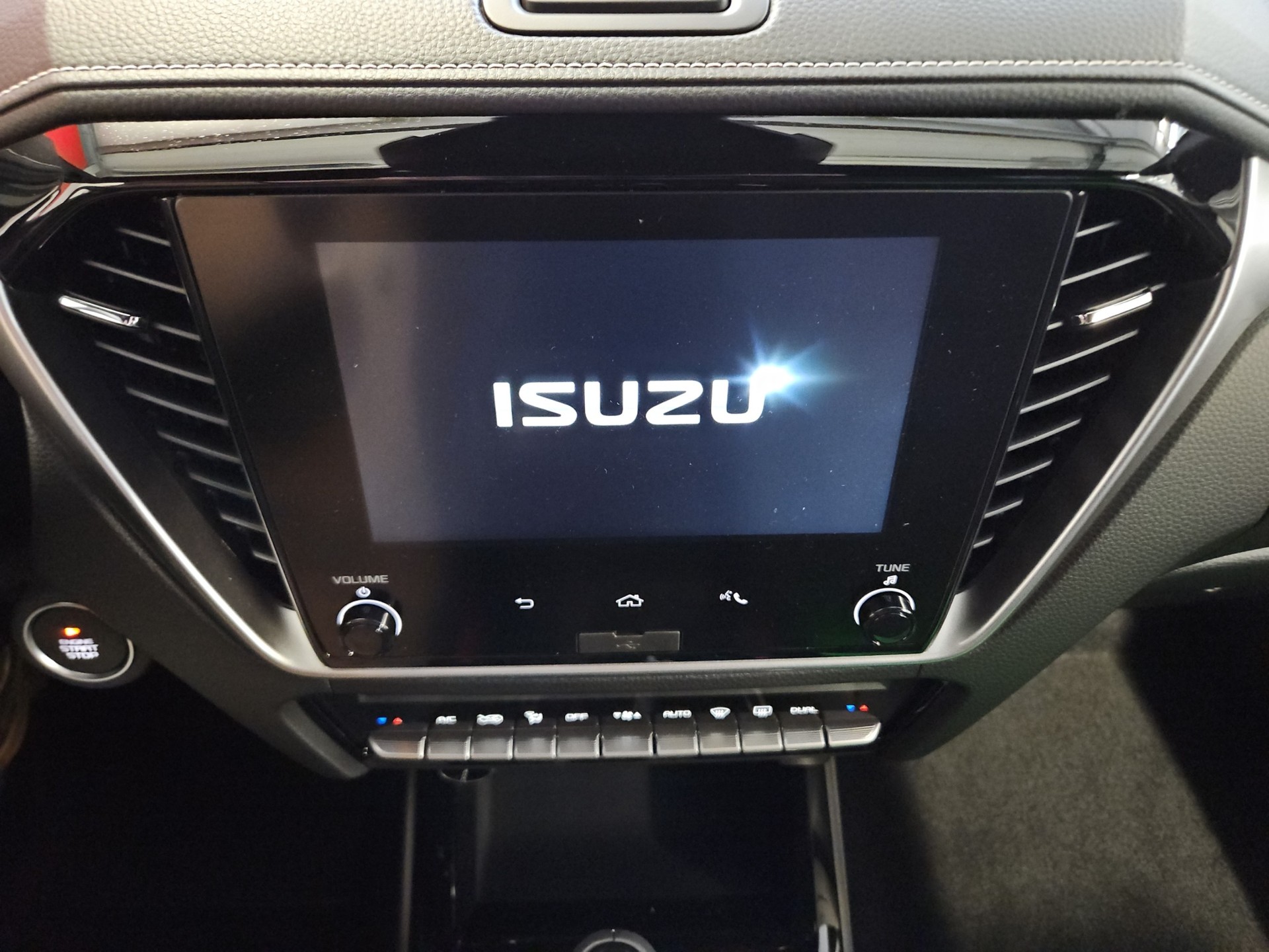 ISUZU D-MAX 1.9 CrewCab N60F+ 4x4 Automat-image-18
