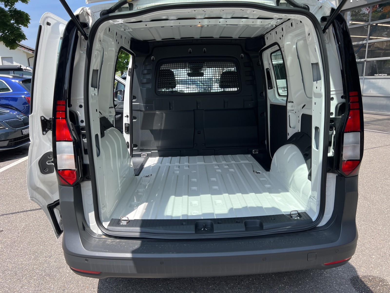 VW Caddy Cargo 1.5 TSI Entry-image-9