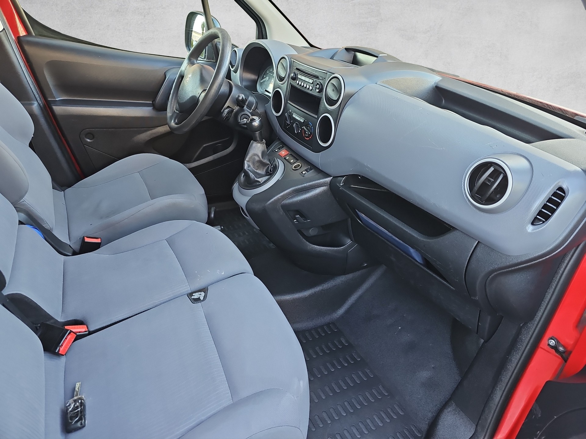 PEUGEOT Partner 1.6 e-HDI Urban Pack-image-5