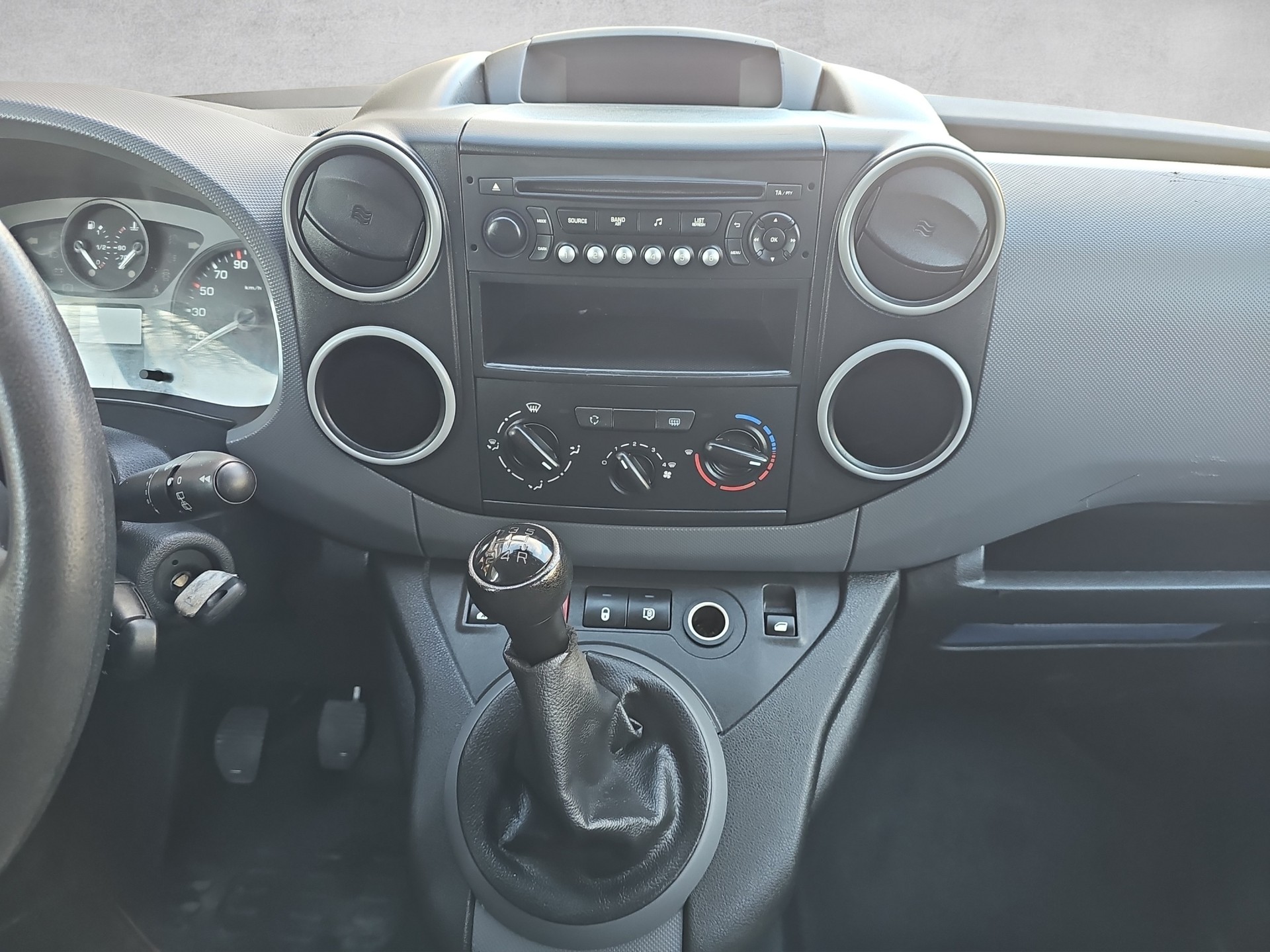 PEUGEOT Partner 1.6 e-HDI Urban Pack-image-7